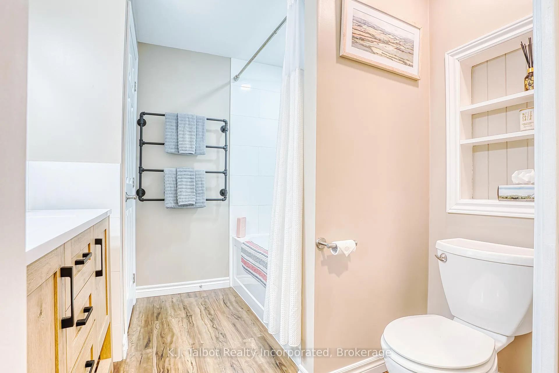 Photo 21 of 112 Anglesea Street, Goderich, Goderich (Town) — HOMEH