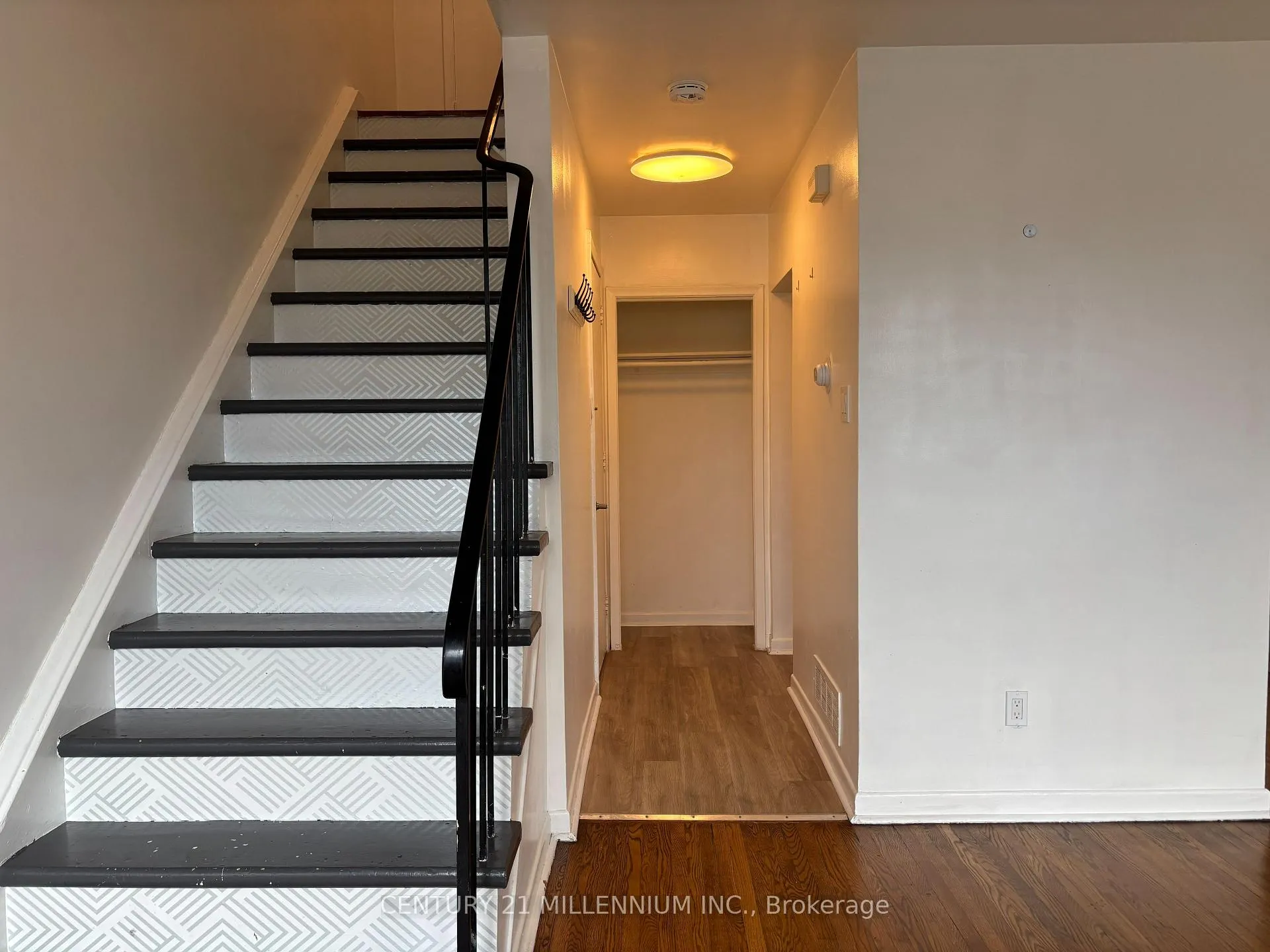 Photo 2 of Unit 1, 928 Pape Avenue, Toronto, Broadview North — HOMEH