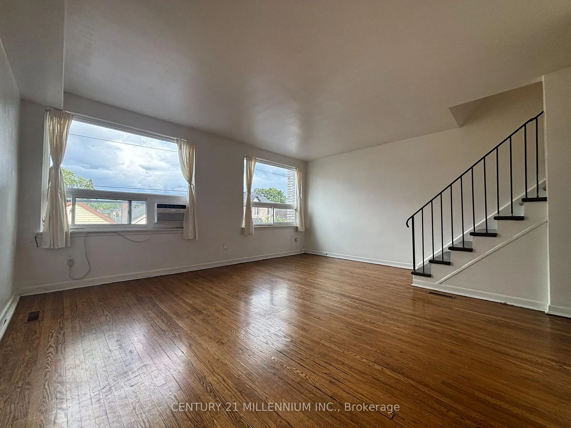 Photo 3 of Unit 1, 928 Pape Avenue, Toronto, Broadview North — HOMEH