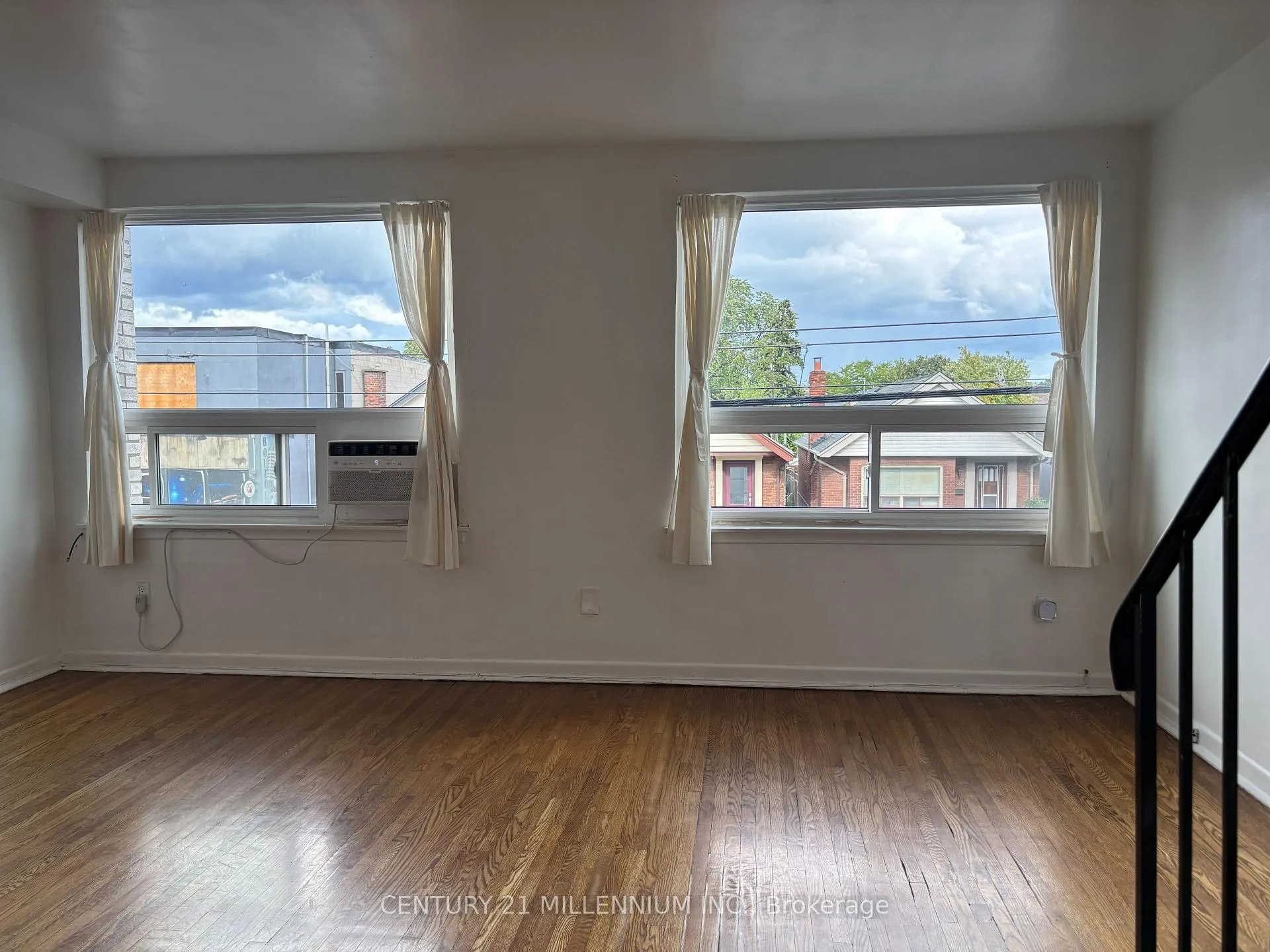 Photo 4 of Unit 1, 928 Pape Avenue, Toronto, Broadview North — HOMEH