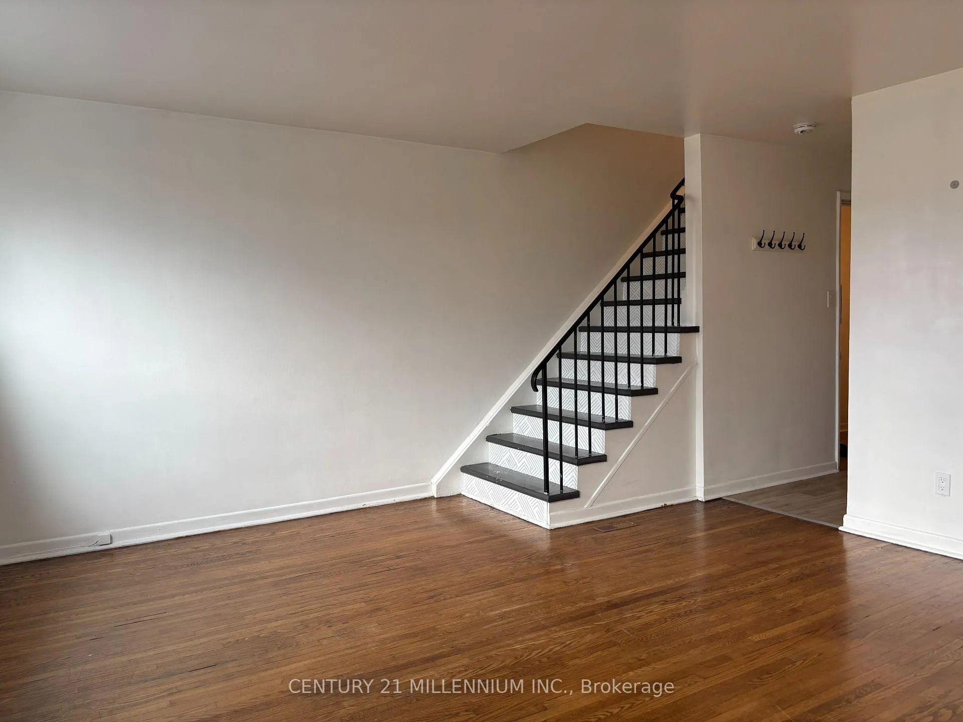 Photo 5 of Unit 1, 928 Pape Avenue, Toronto, Broadview North — HOMEH