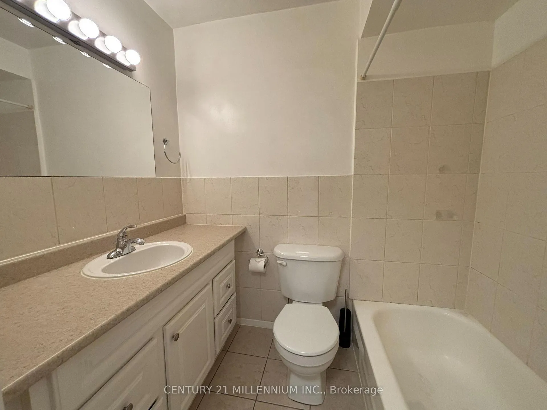 Photo 14 of Unit 1, 928 Pape Avenue, Toronto, Broadview North — HOMEH