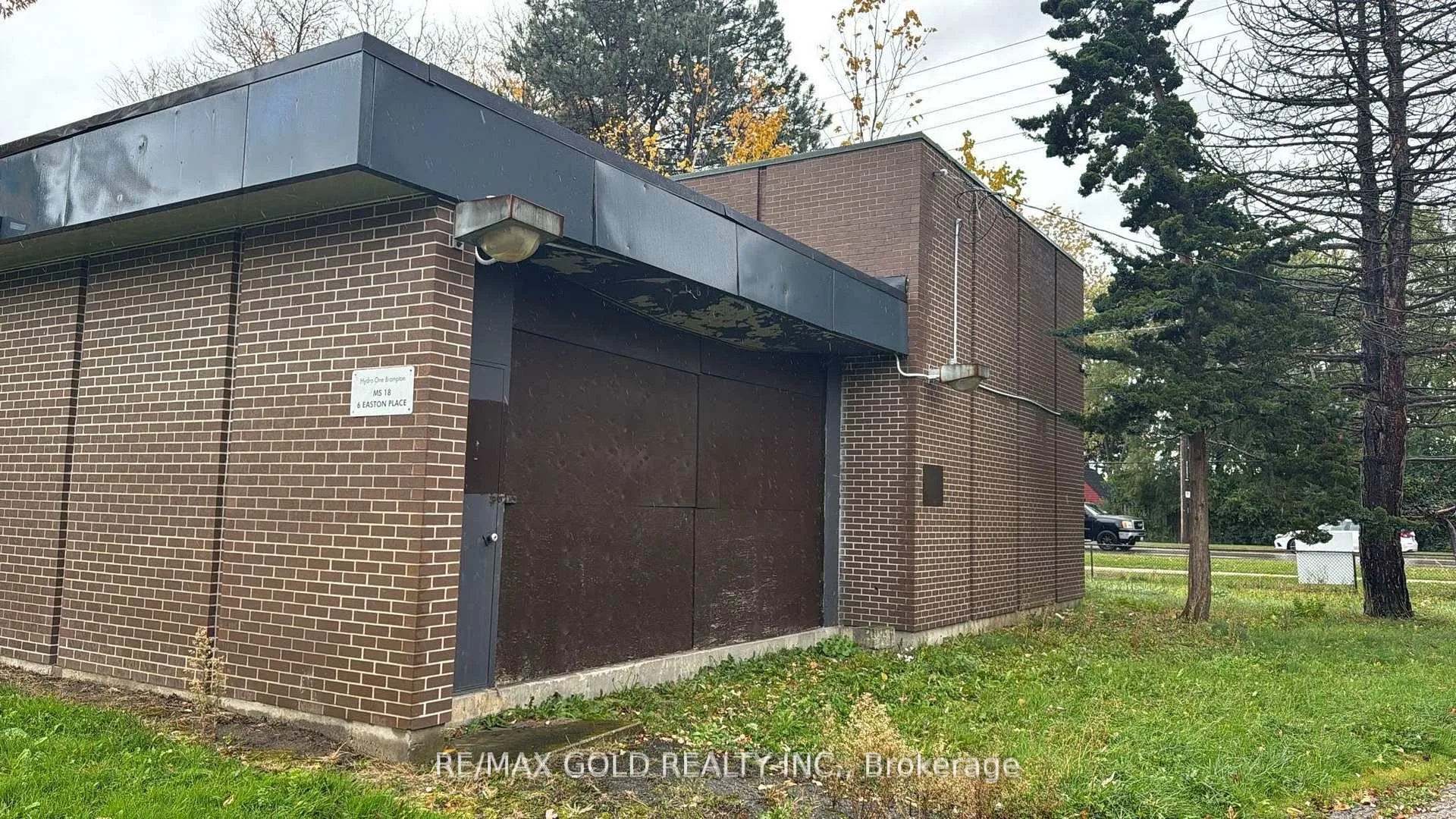Photo 2 of 6 Easton Place, Brampton, Southgate — HOMEH