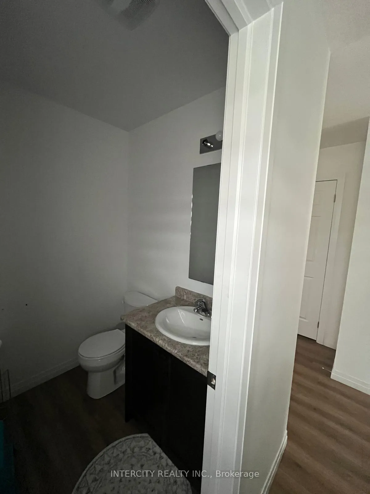 Photo 4 of 3 Roper Place, Kitchener — HOMEH