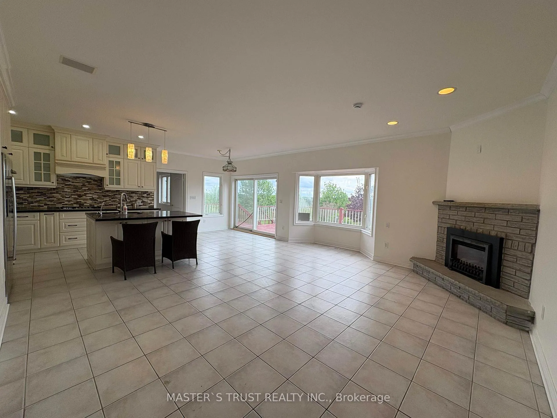Photo 5 of 17 Ing Court, Aurora, Bayview Southeast — HOMEH