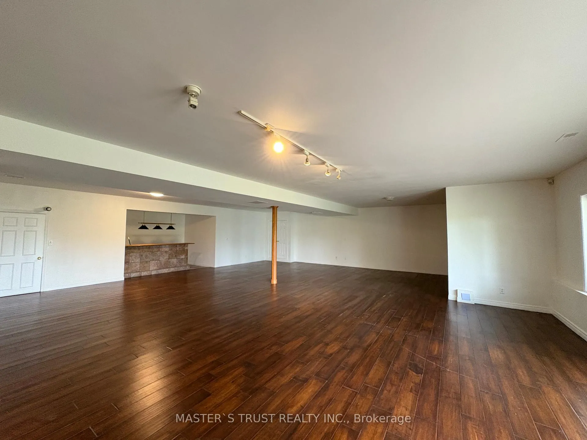 Photo 8 of 17 Ing Court, Aurora, Bayview Southeast — HOMEH
