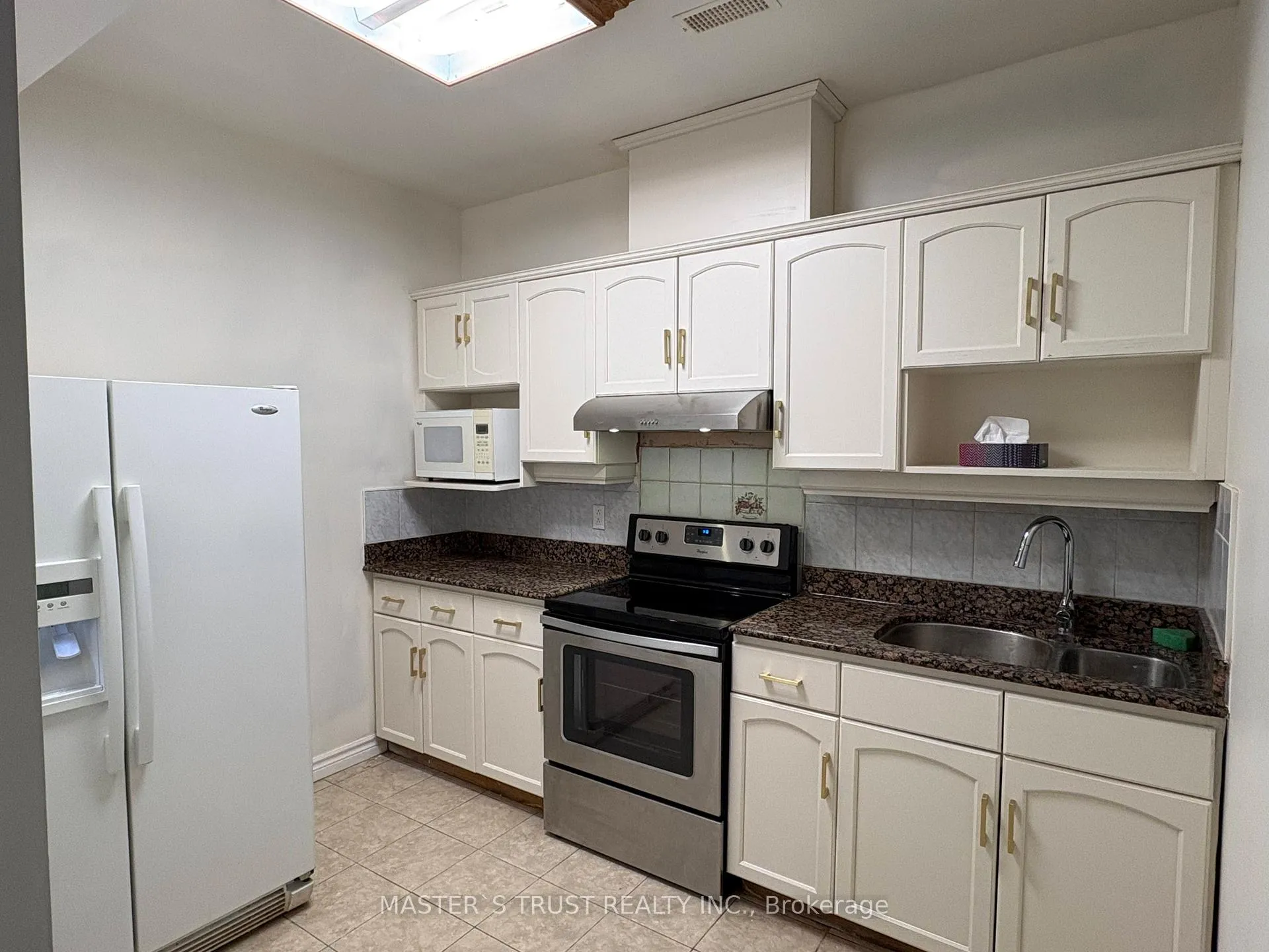 Photo 9 of 17 Ing Court, Aurora, Bayview Southeast — HOMEH