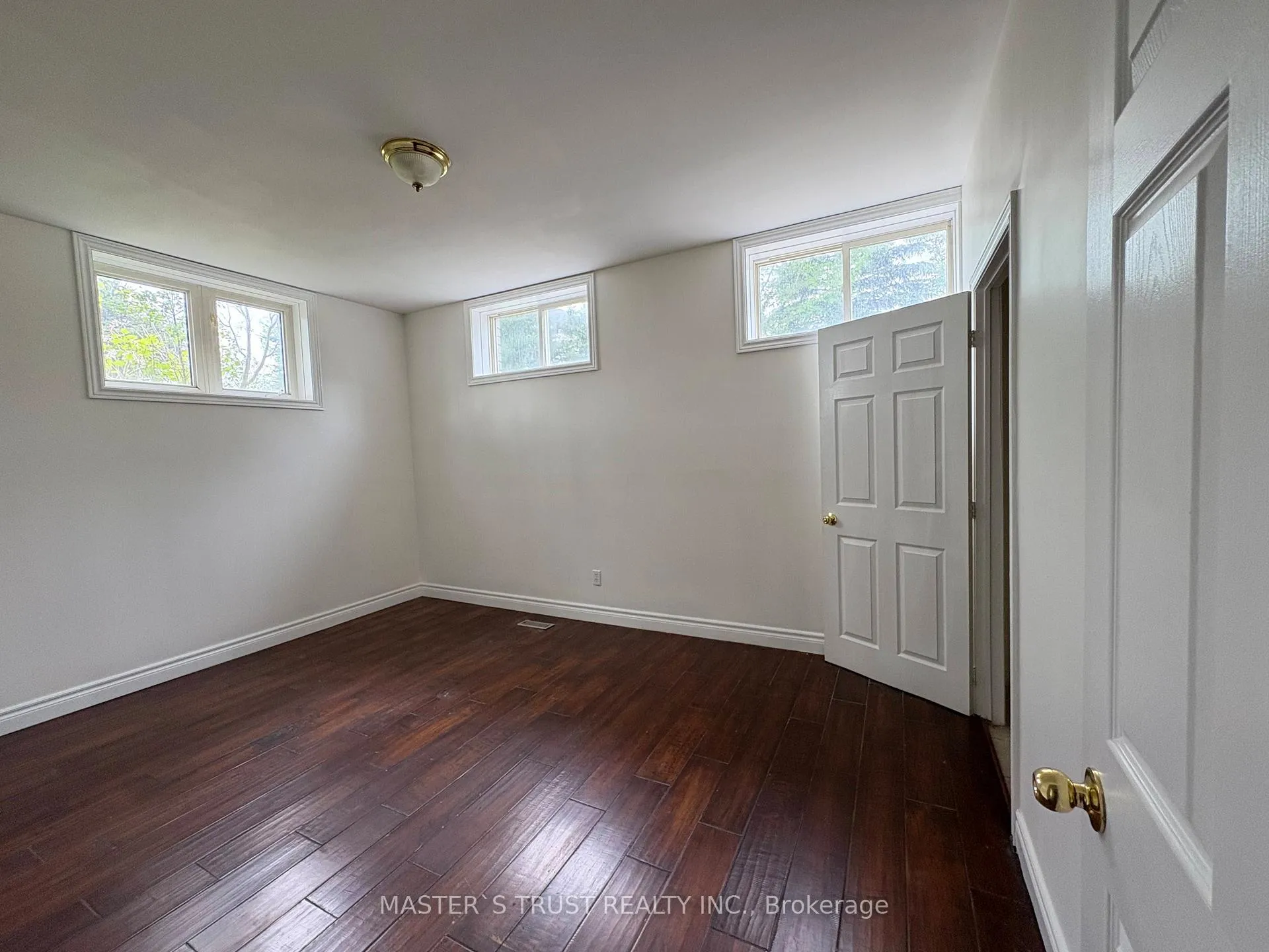 Photo 10 of 17 Ing Court, Aurora, Bayview Southeast — HOMEH