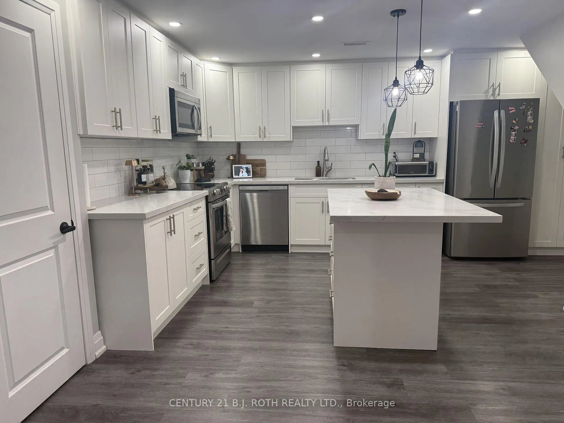 Photo 4 of Unit UPPER UNIT, 56 Hickling Trail, Barrie, Grove East — HOMEH