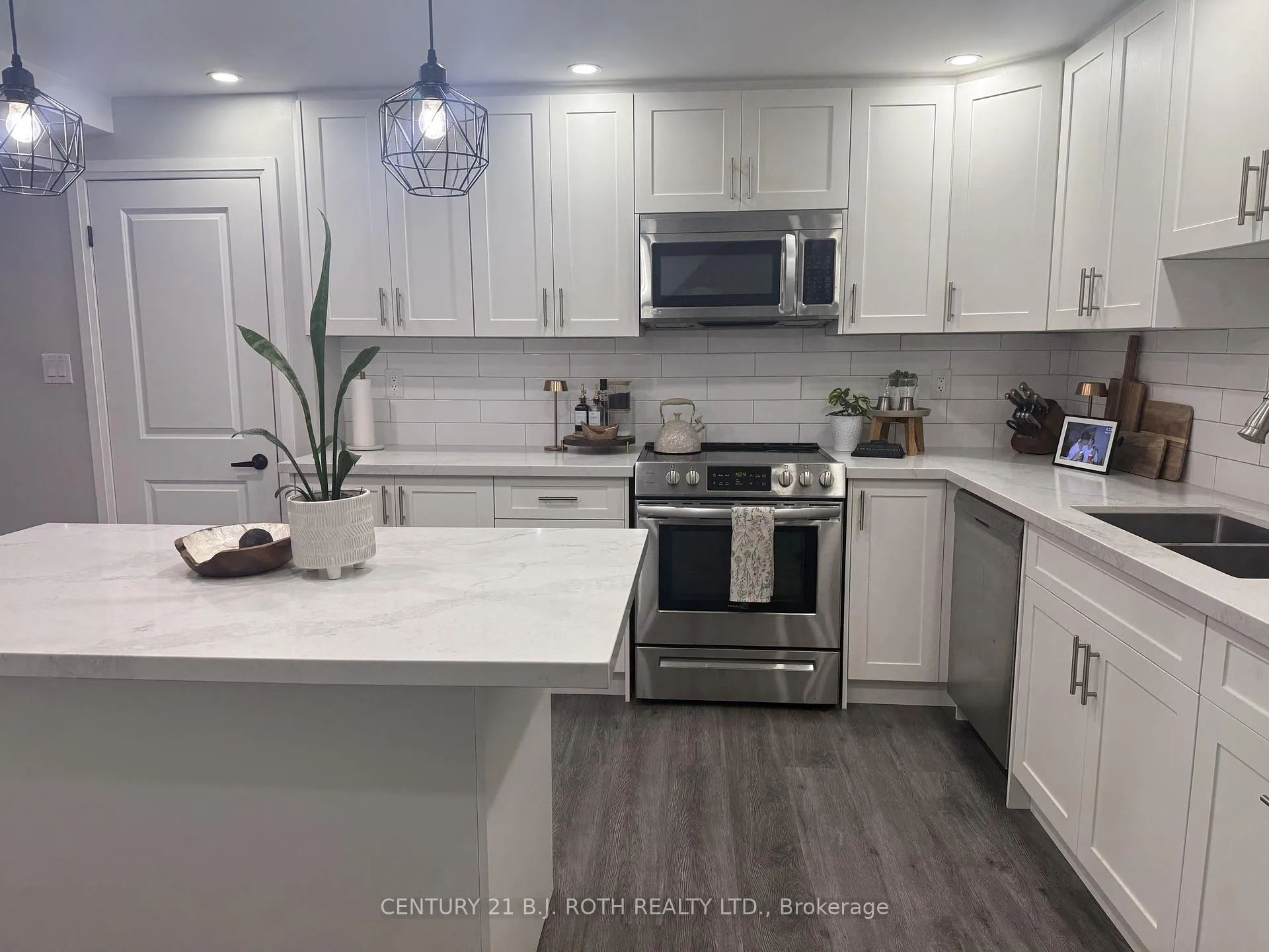 Photo 5 of Unit UPPER UNIT, 56 Hickling Trail, Barrie, Grove East — HOMEH