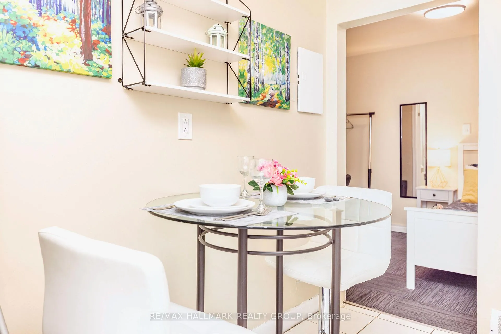 Photo 6 of Unit 4, 456 Bronson Avenue, Ottawa, West Centre Town — HOMEH