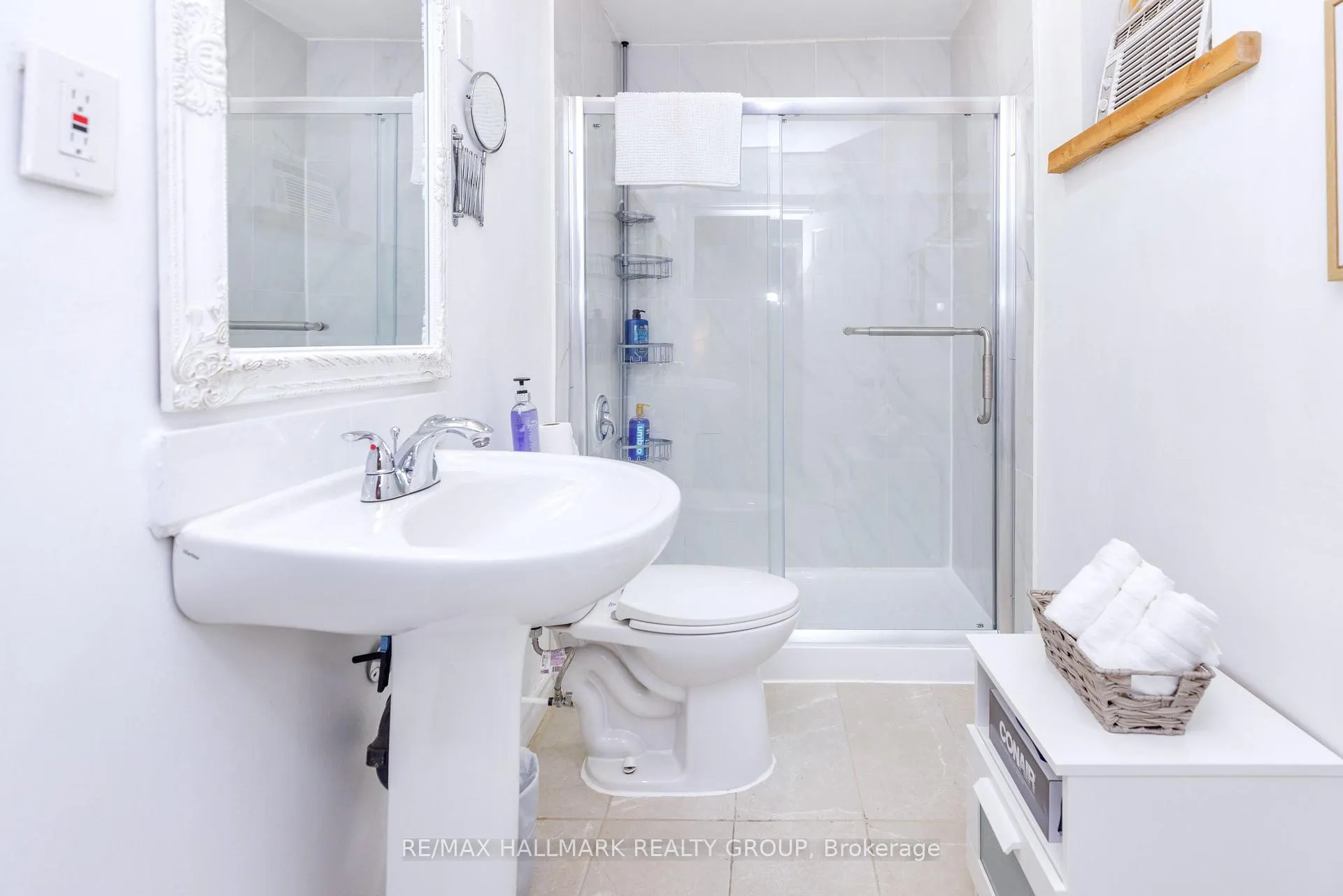 Photo 7 of Unit 4, 456 Bronson Avenue, Ottawa, West Centre Town — HOMEH