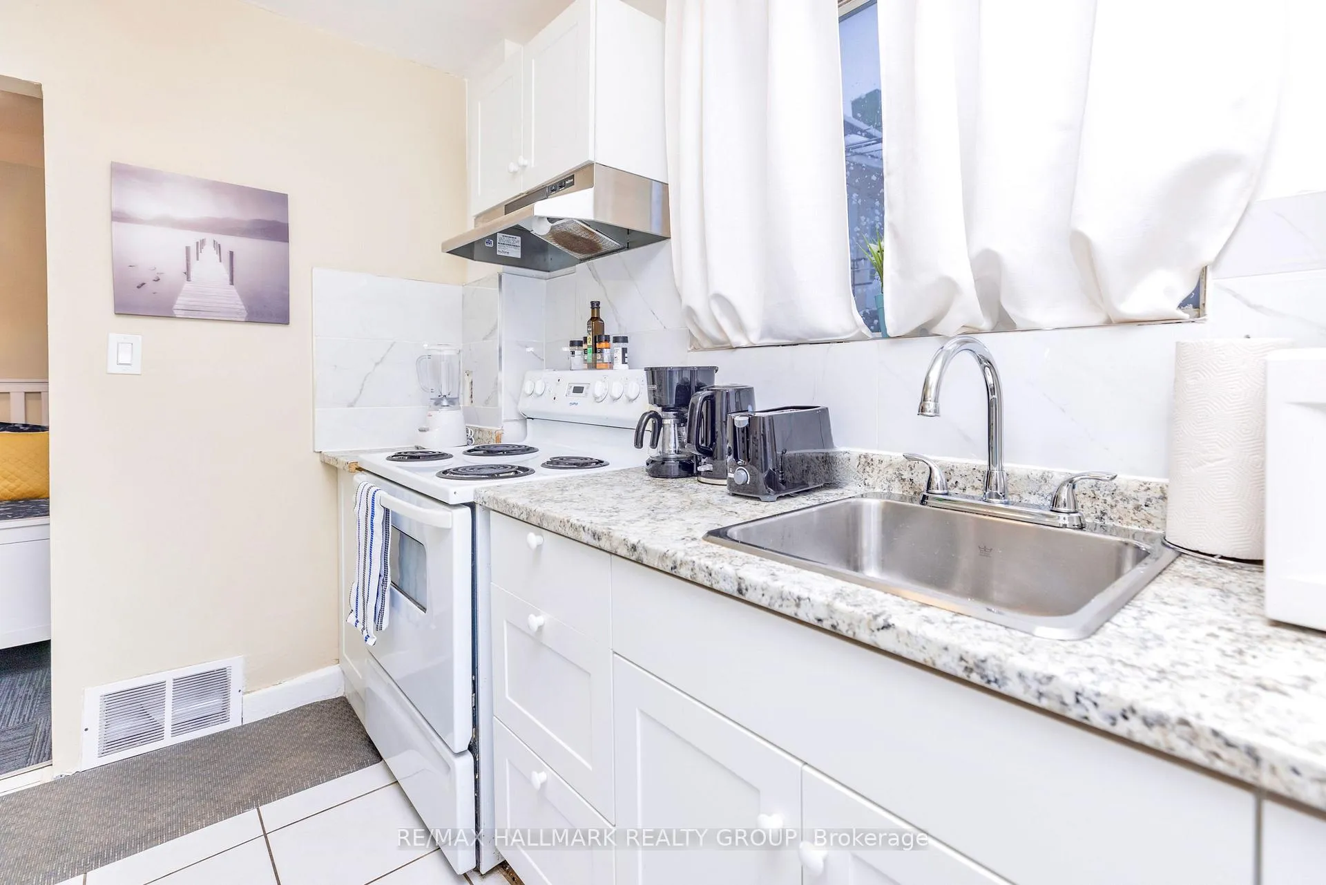 Photo 9 of Unit 4, 456 Bronson Avenue, Ottawa, West Centre Town — HOMEH