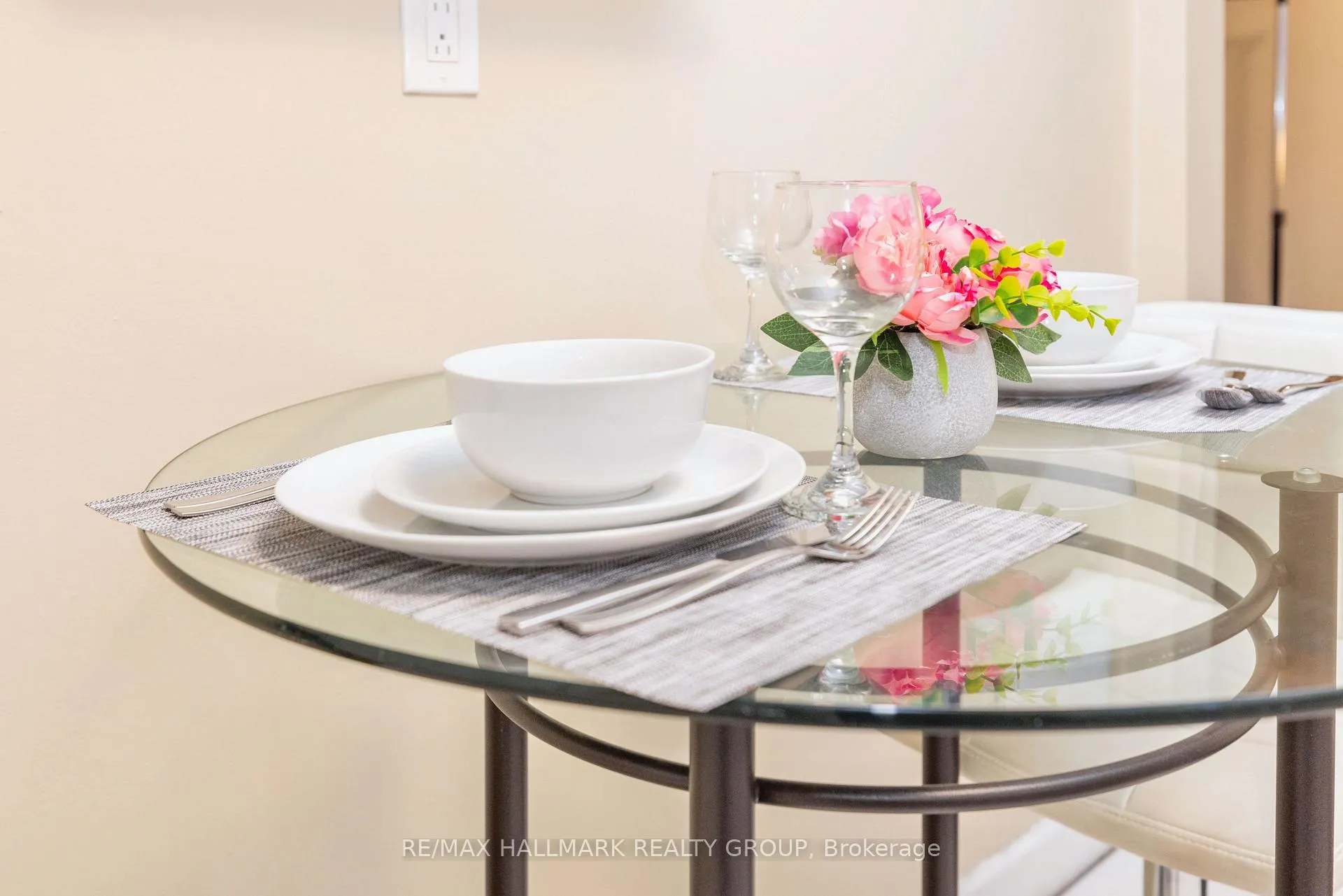 Photo 11 of Unit 4, 456 Bronson Avenue, Ottawa, West Centre Town — HOMEH