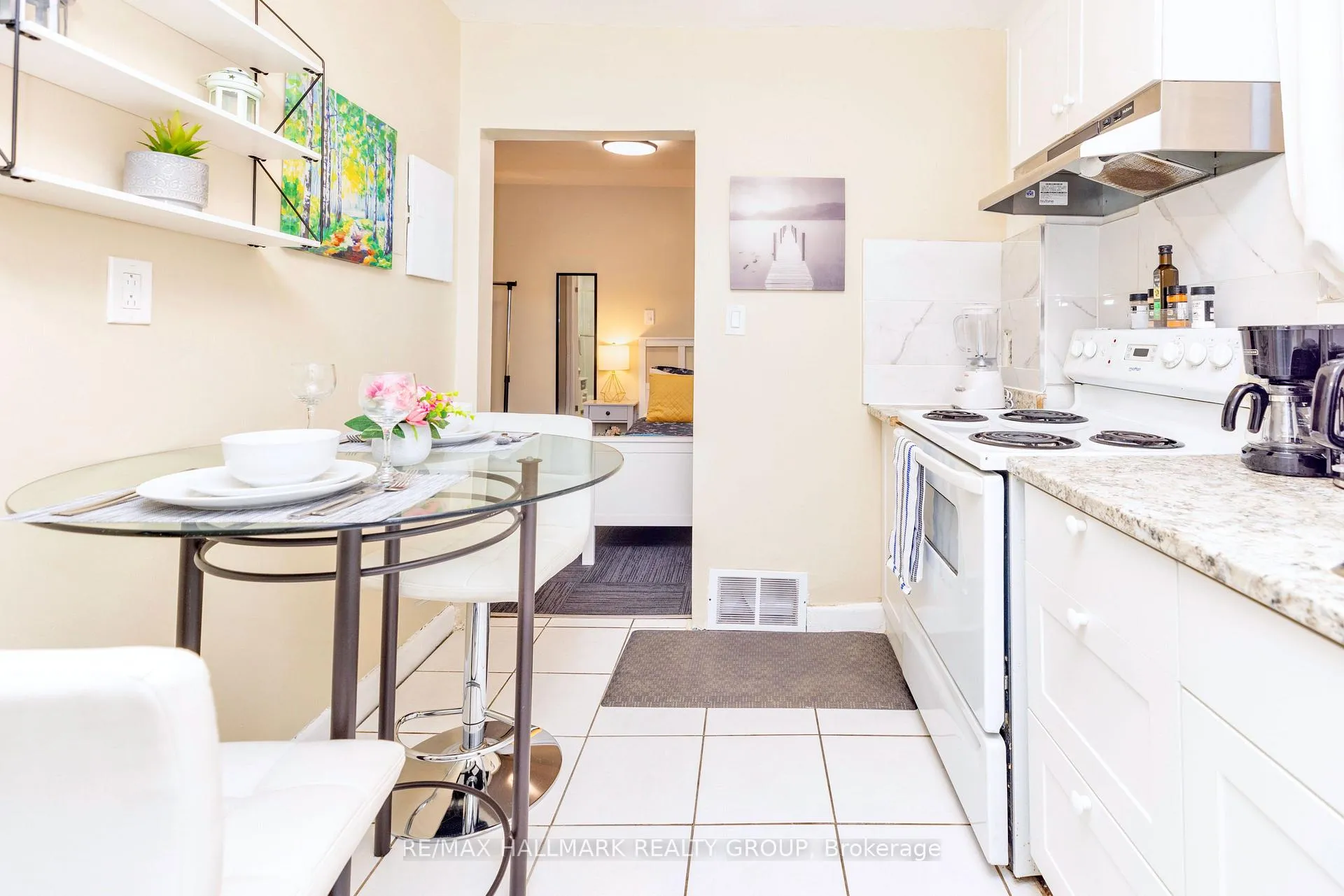 Photo 12 of Unit 4, 456 Bronson Avenue, Ottawa, West Centre Town — HOMEH
