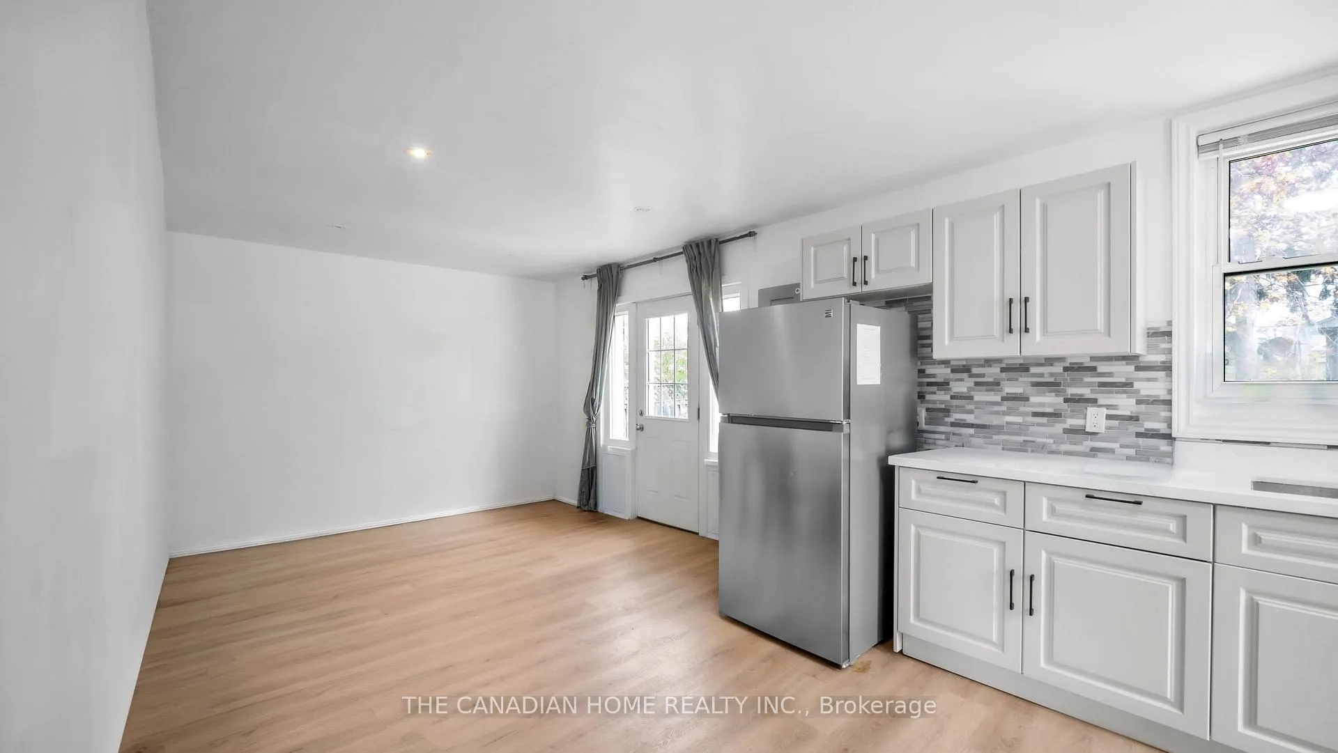 Photo 6 of 87 West 5TH Street, Hamilton, Southam — HOMEH