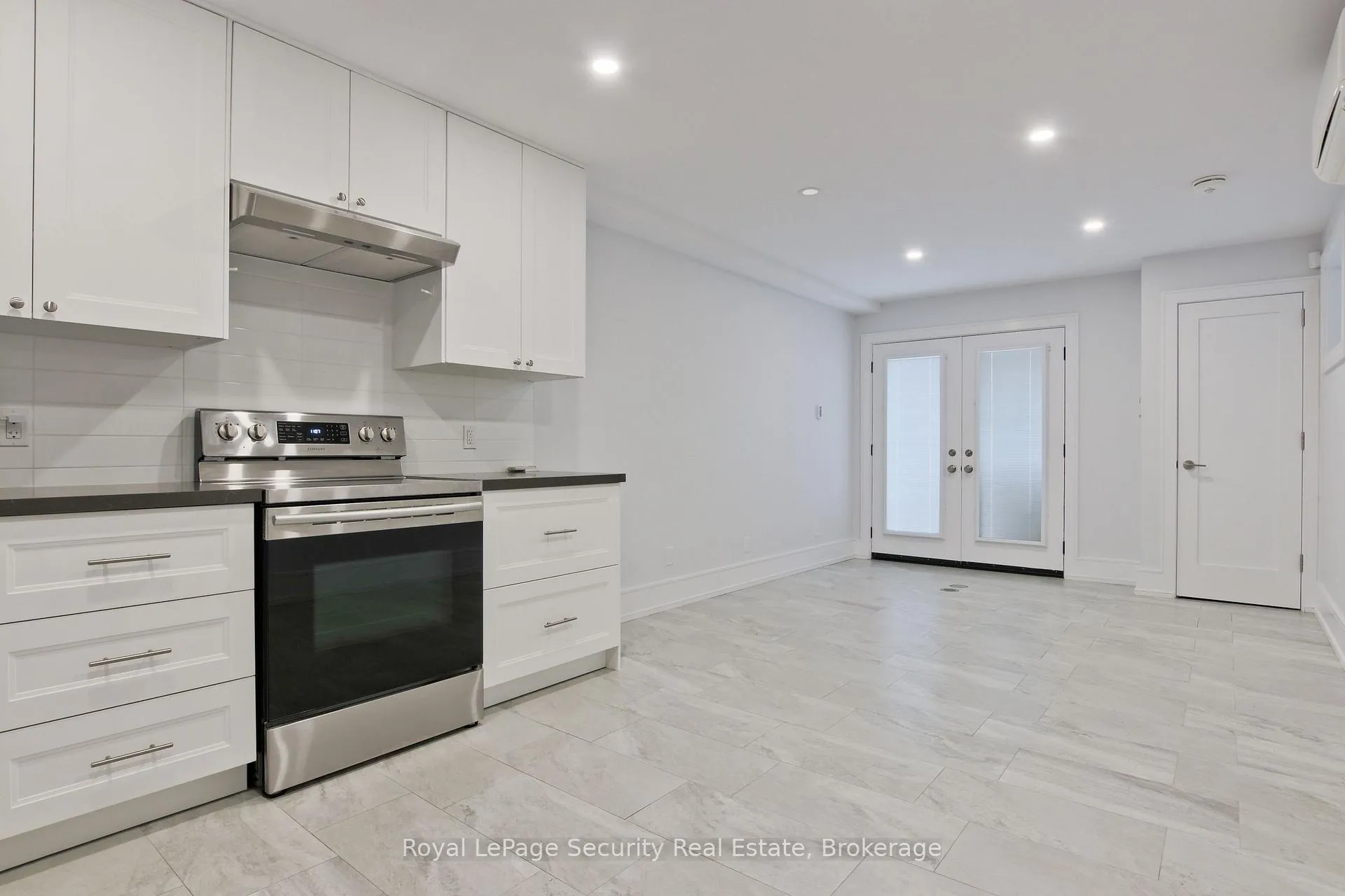 Photo 6 of 318 Boon Avenue, Toronto, Caledonia-Fairbank — HOMEH