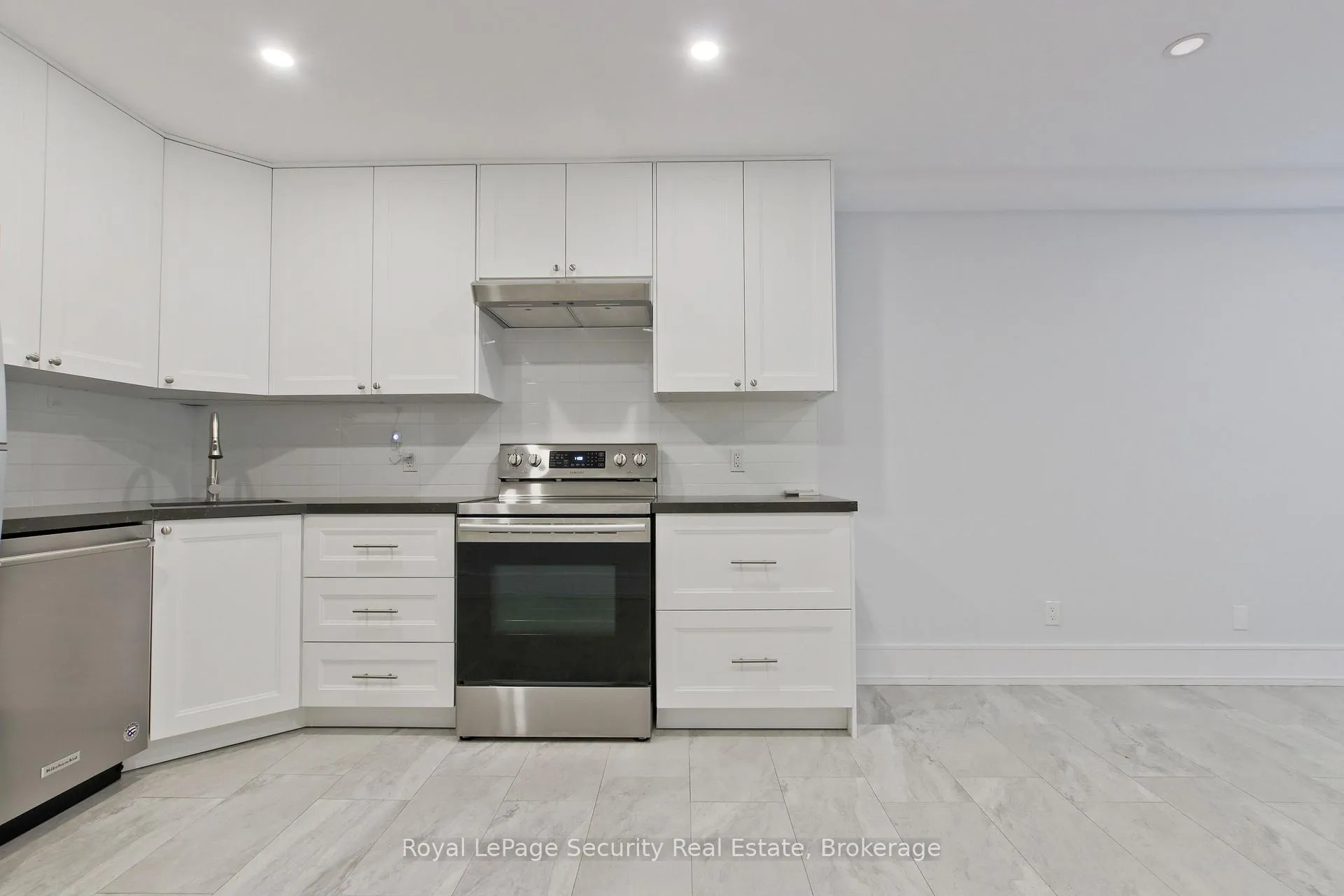 Photo 7 of 318 Boon Avenue, Toronto, Caledonia-Fairbank — HOMEH