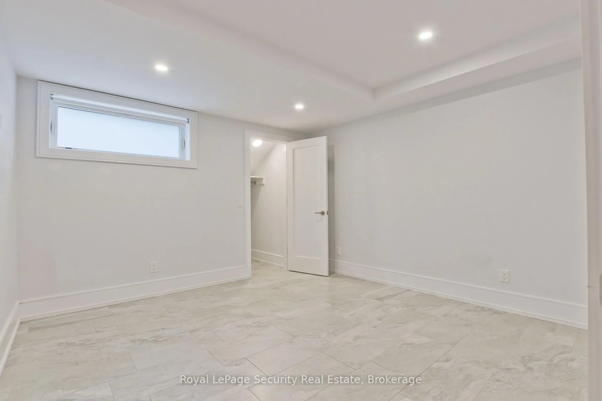 Photo 8 of 318 Boon Avenue, Toronto, Caledonia-Fairbank — HOMEH