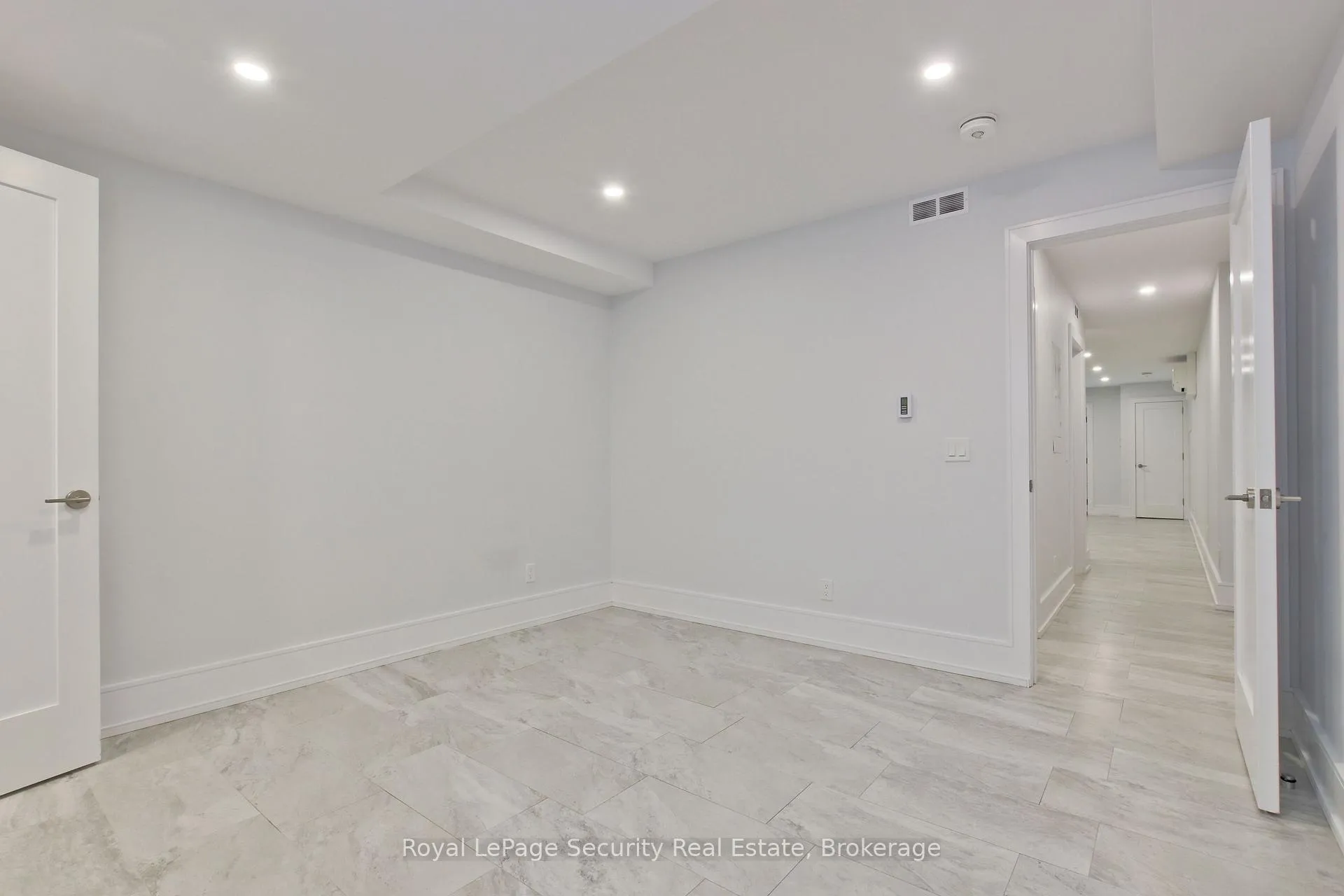 Photo 9 of 318 Boon Avenue, Toronto, Caledonia-Fairbank — HOMEH
