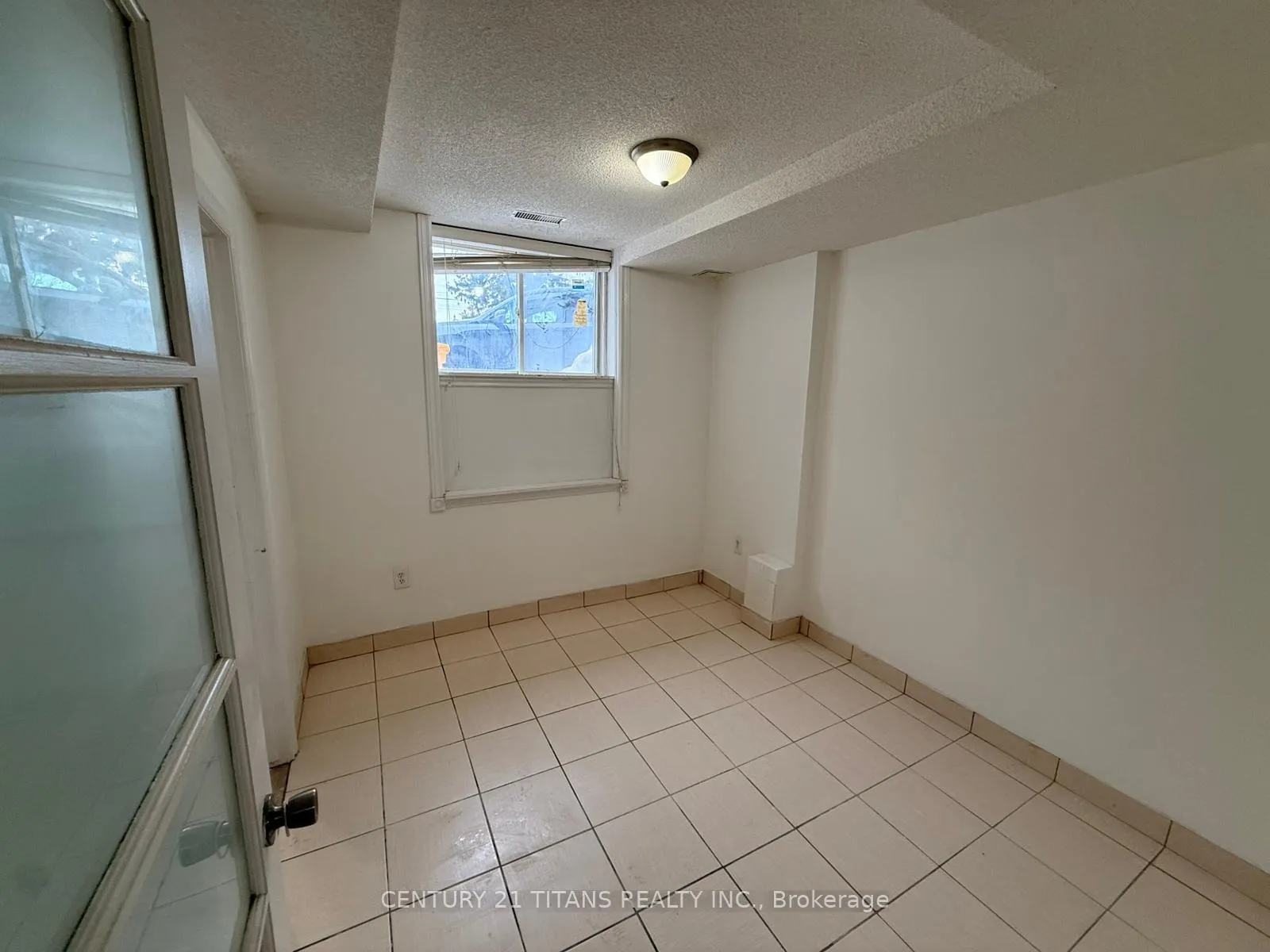 Photo 4 of Unit 1A, 4459 Lawrence Avenue E, Scarborough, West Hill — HOMEH