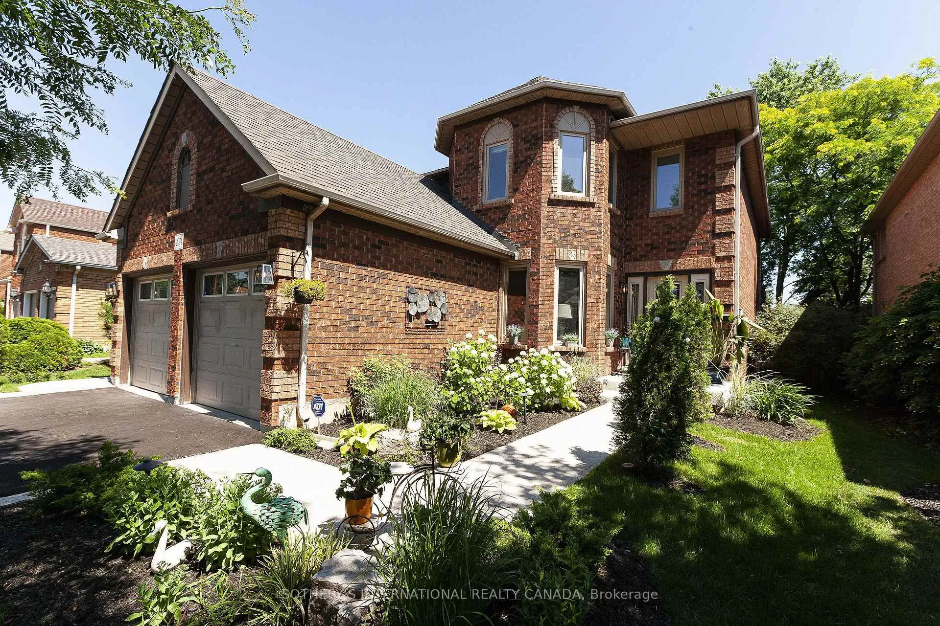 Photo 2 of 2074 Brays Lane, Oakville, Glen Abbey — HOMEH