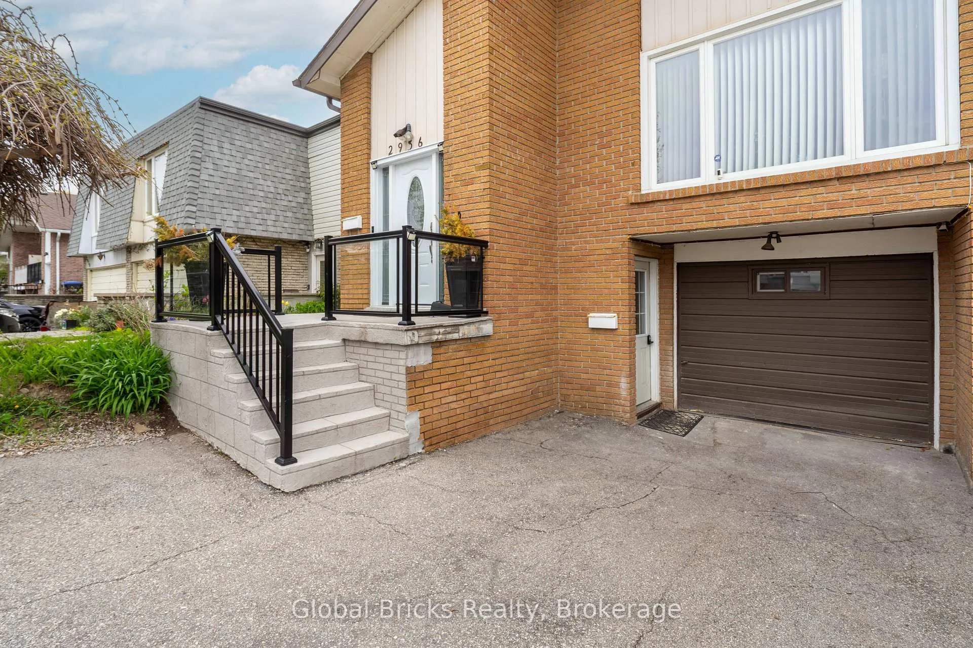 Front of 2936 Windjammer Road