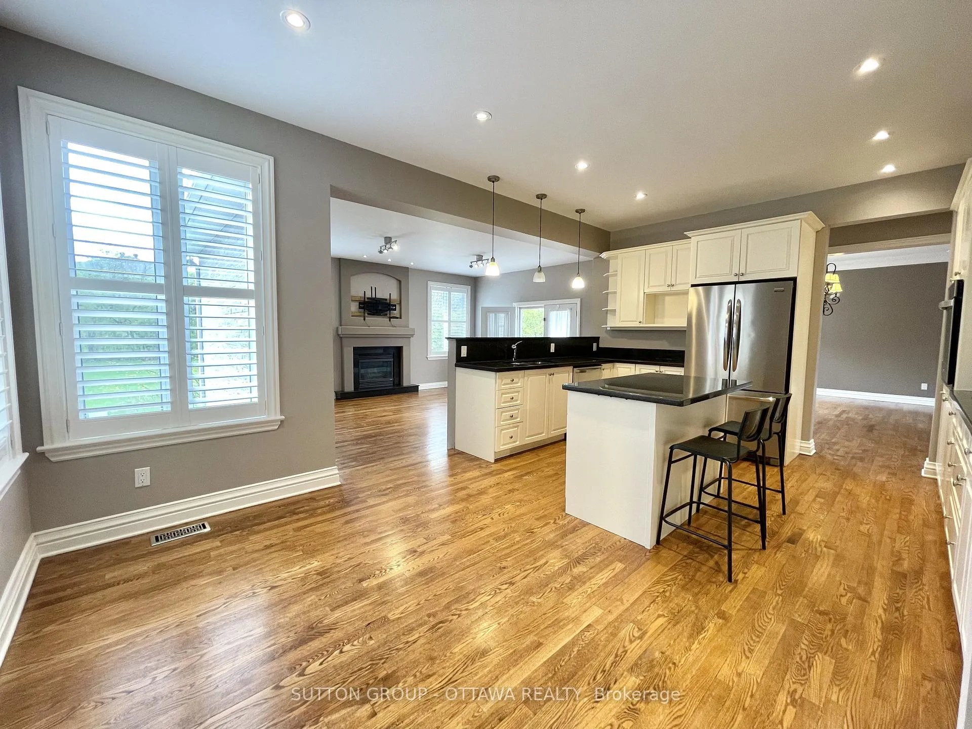 Photo 2 of 1520 Arnhem Street, Ottawa, Carleton Heights — HOMEH