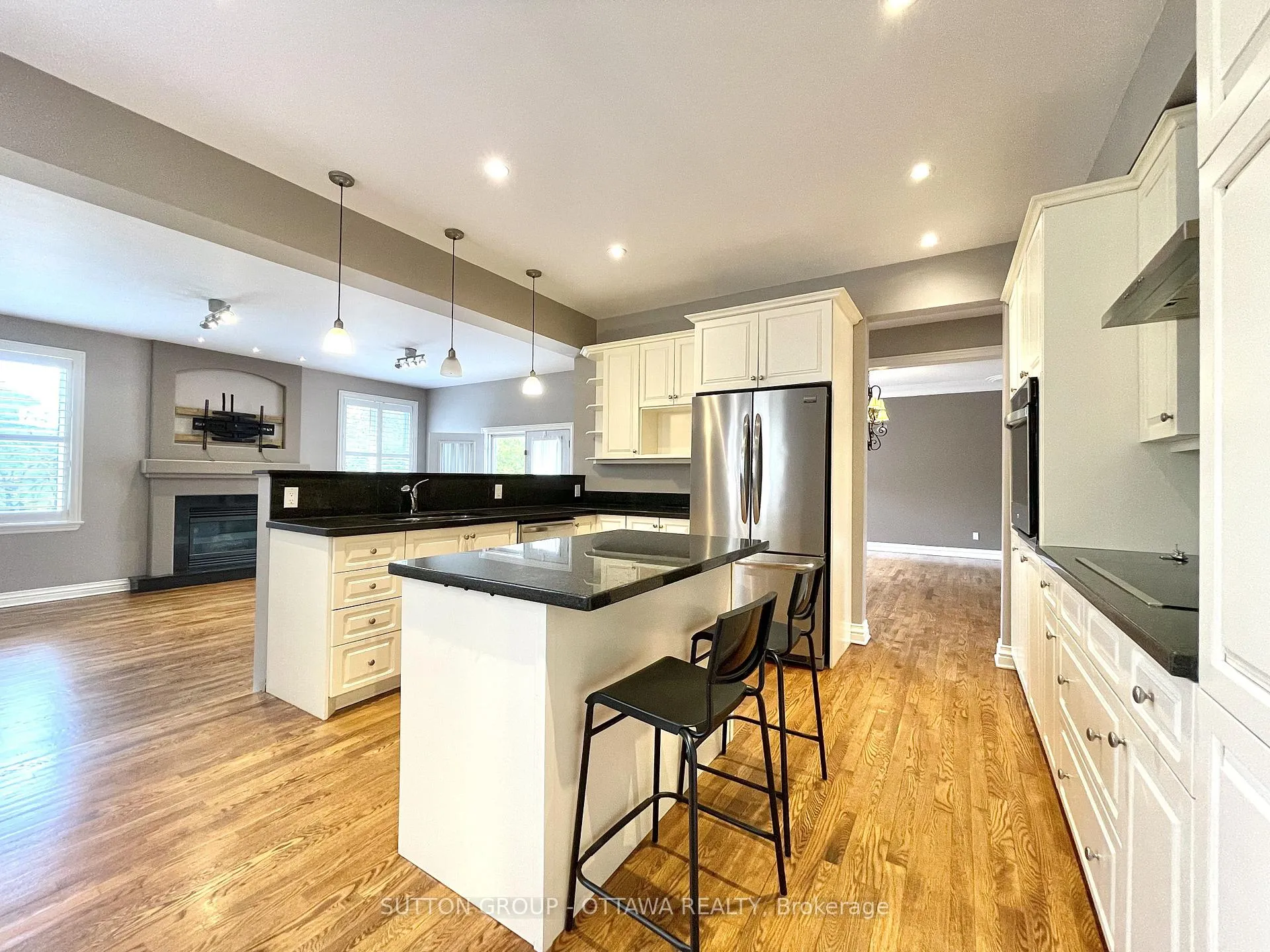 Photo 3 of 1520 Arnhem Street, Ottawa, Carleton Heights — HOMEH