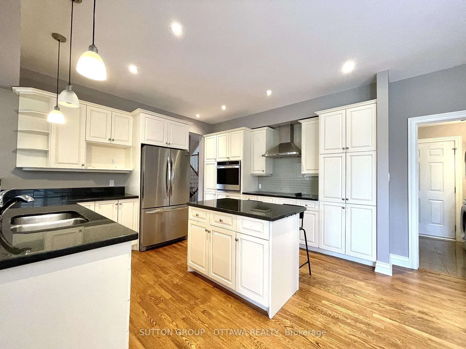 Photo 4 of 1520 Arnhem Street, Ottawa, Carleton Heights — HOMEH