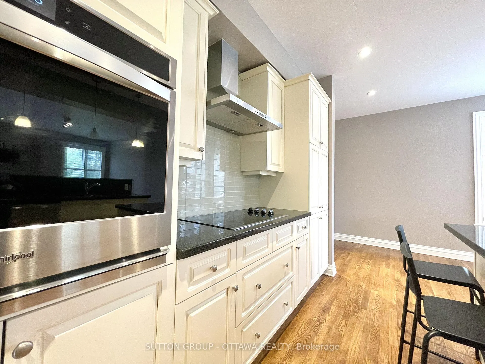 Photo 5 of 1520 Arnhem Street, Ottawa, Carleton Heights — HOMEH