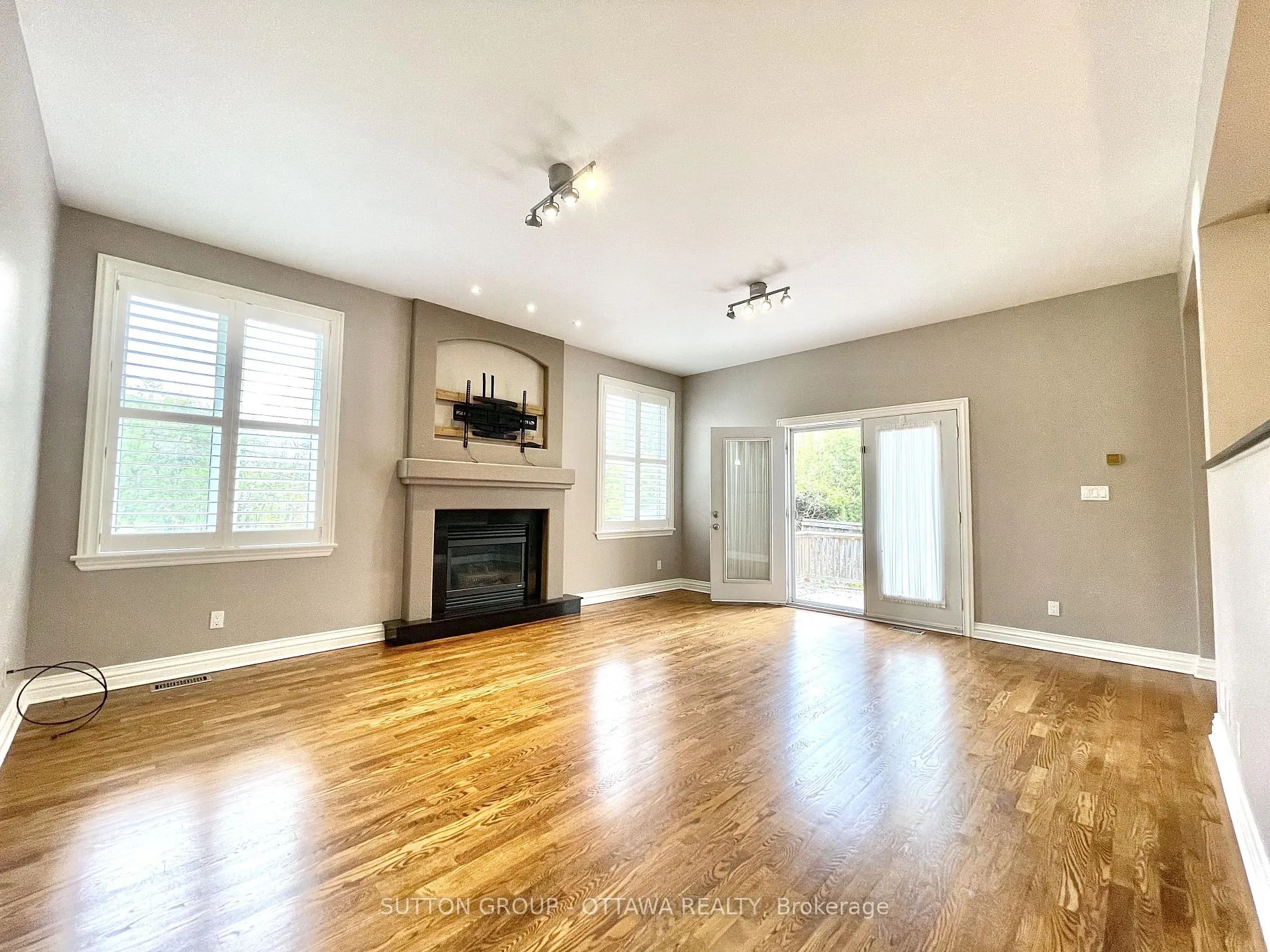 Photo 6 of 1520 Arnhem Street, Ottawa, Carleton Heights — HOMEH