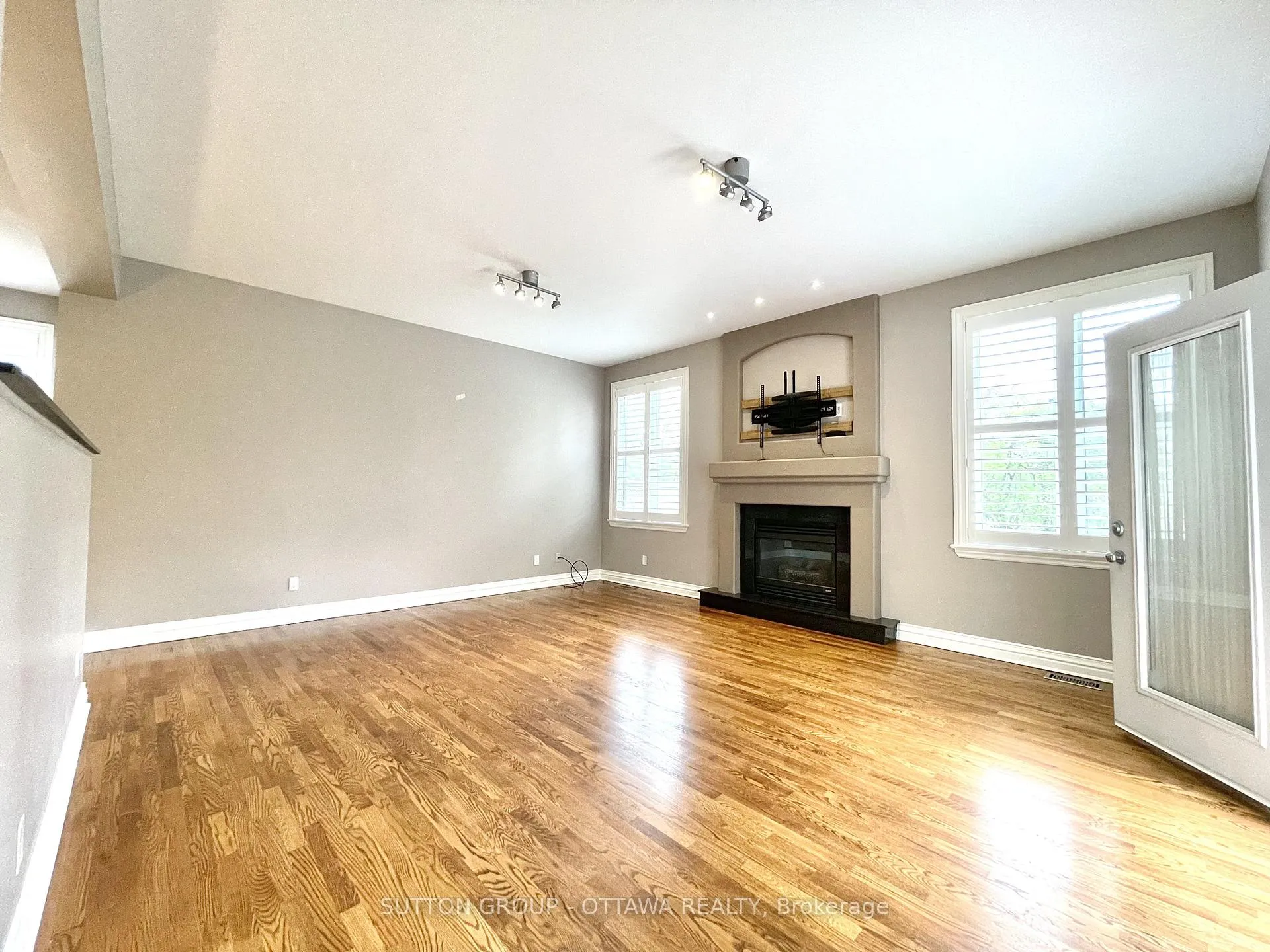 Photo 7 of 1520 Arnhem Street, Ottawa, Carleton Heights — HOMEH