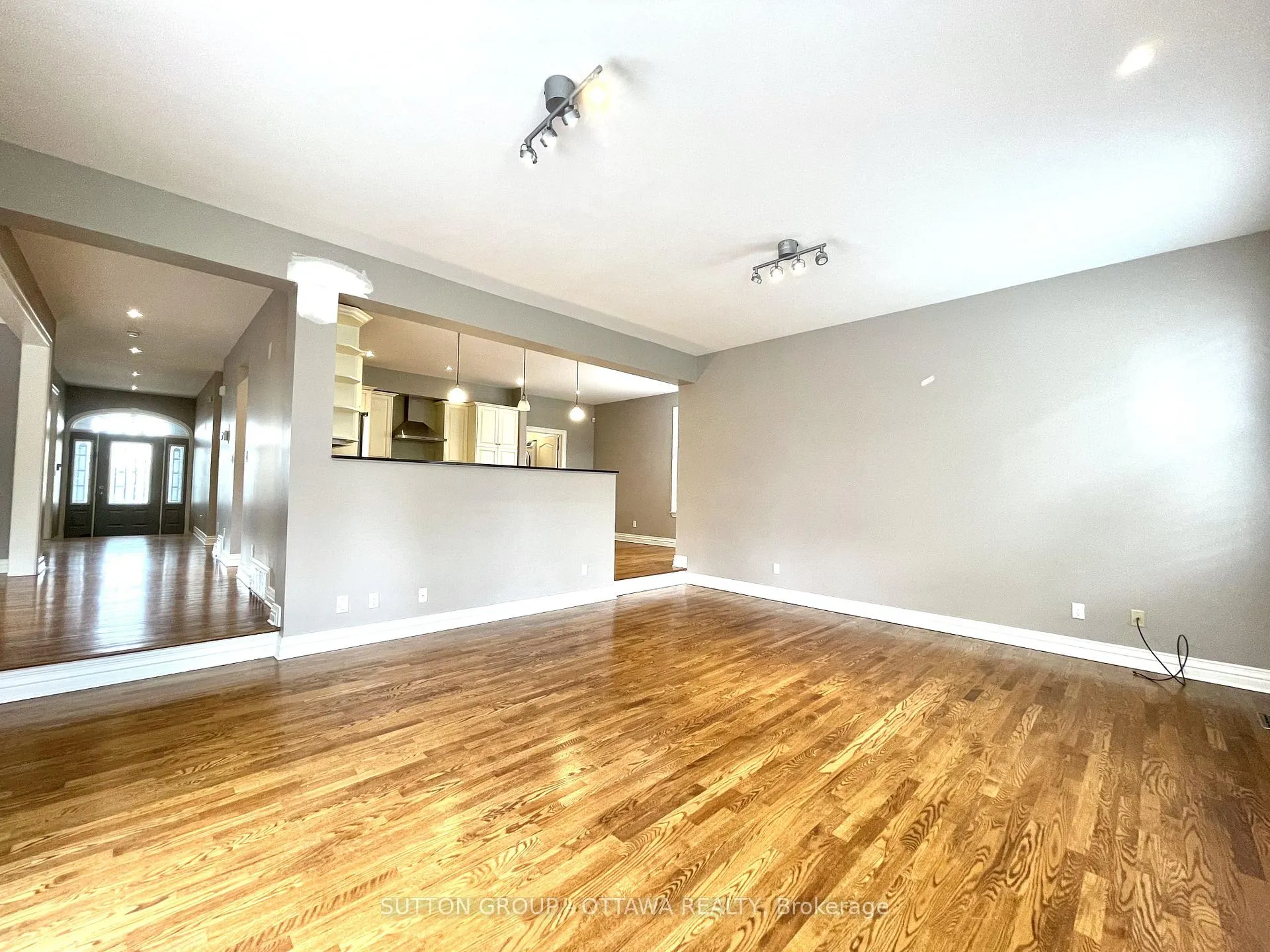 Photo 8 of 1520 Arnhem Street, Ottawa, Carleton Heights — HOMEH