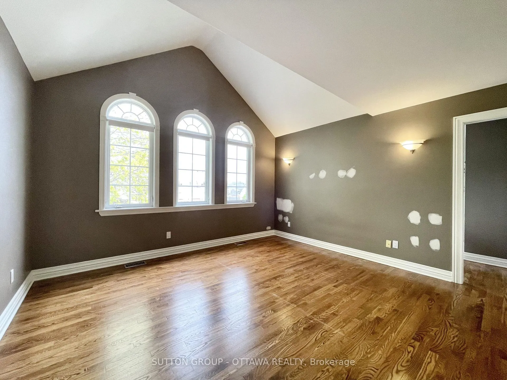 Photo 13 of 1520 Arnhem Street, Ottawa, Carleton Heights — HOMEH