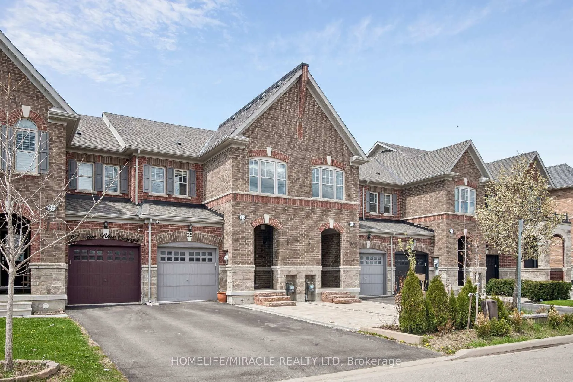 Photo 2 of 25 True Blue Crescent, Caledon, Bolton East — HOMEH