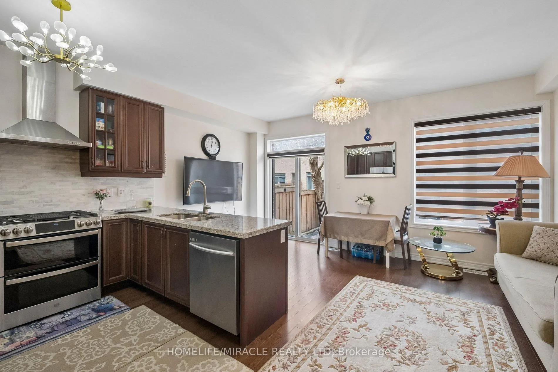 Photo 11 of 25 True Blue Crescent, Caledon, Bolton East — HOMEH
