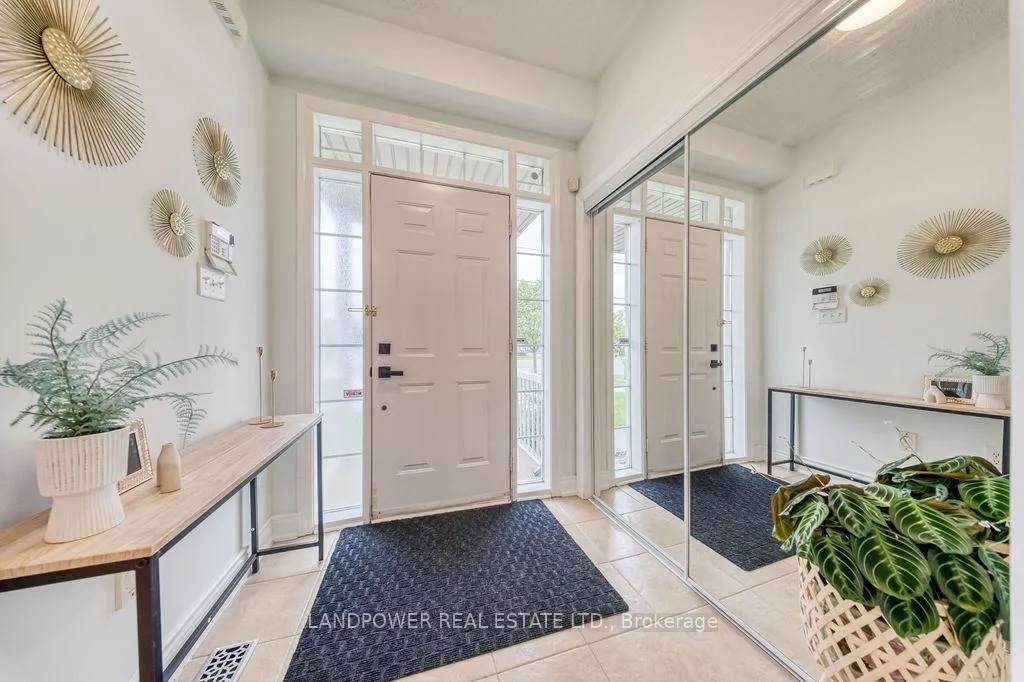 Photo 2 of 125 Yale Lane, Markham, Cornell — HOMEH