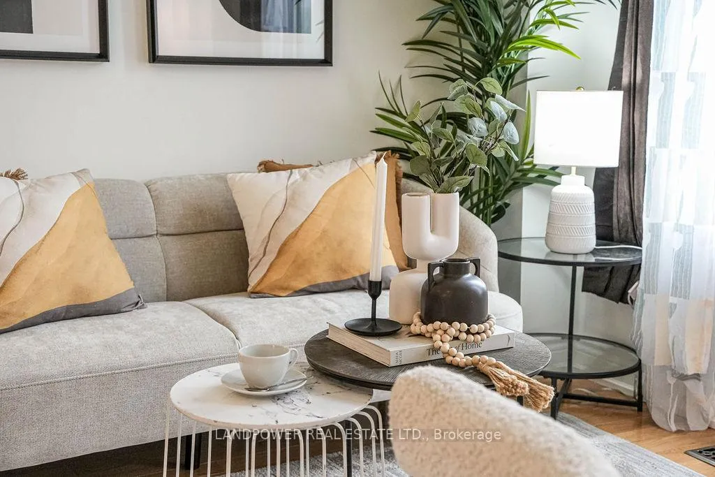 Photo 4 of 125 Yale Lane, Markham, Cornell — HOMEH