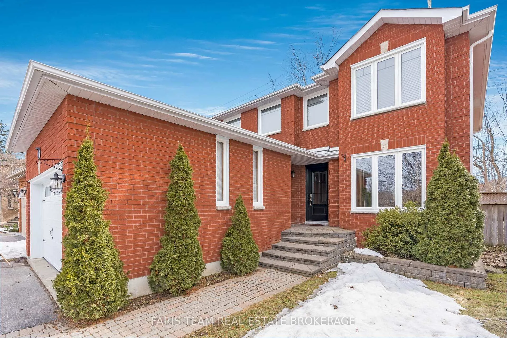 Photo 2 of 31 Etherington Crescent, Barrie, West Bayfield — HOMEH
