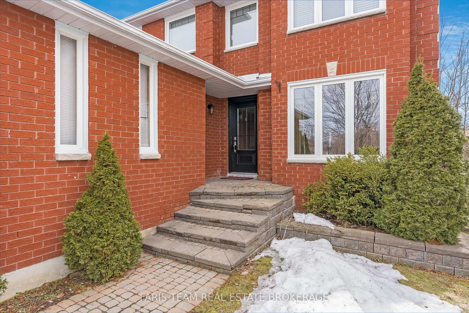 Photo 3 of 31 Etherington Crescent, Barrie, West Bayfield — HOMEH