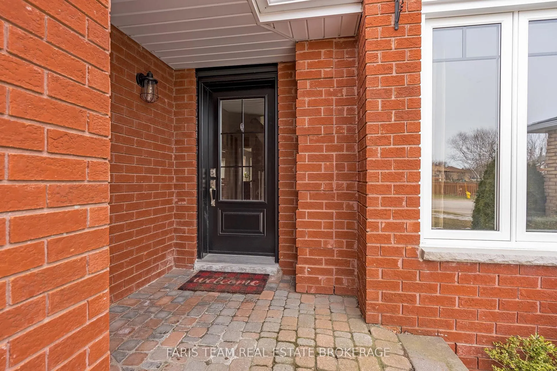 Photo 4 of 31 Etherington Crescent, Barrie, West Bayfield — HOMEH