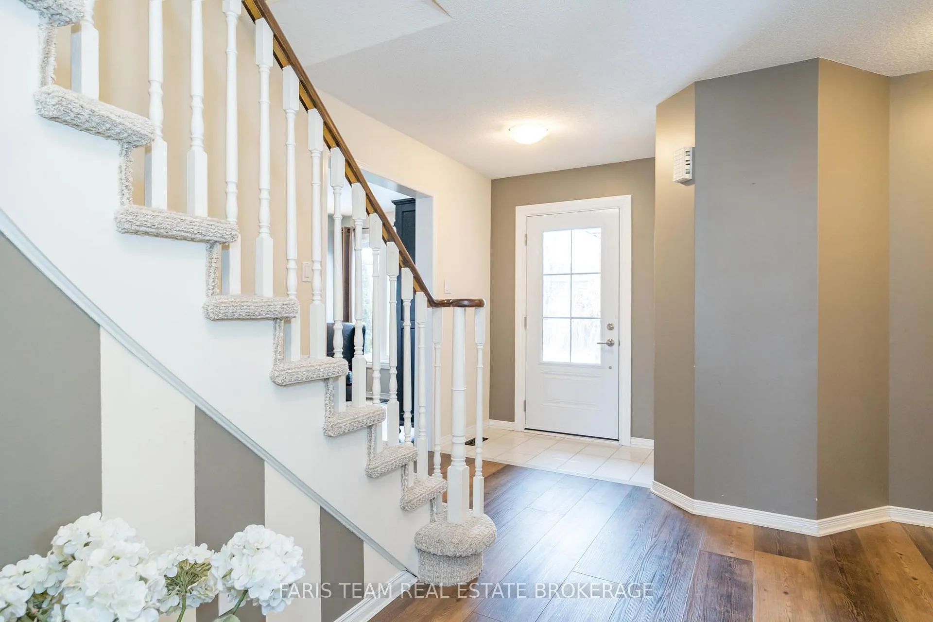 Photo 5 of 31 Etherington Crescent, Barrie, West Bayfield — HOMEH