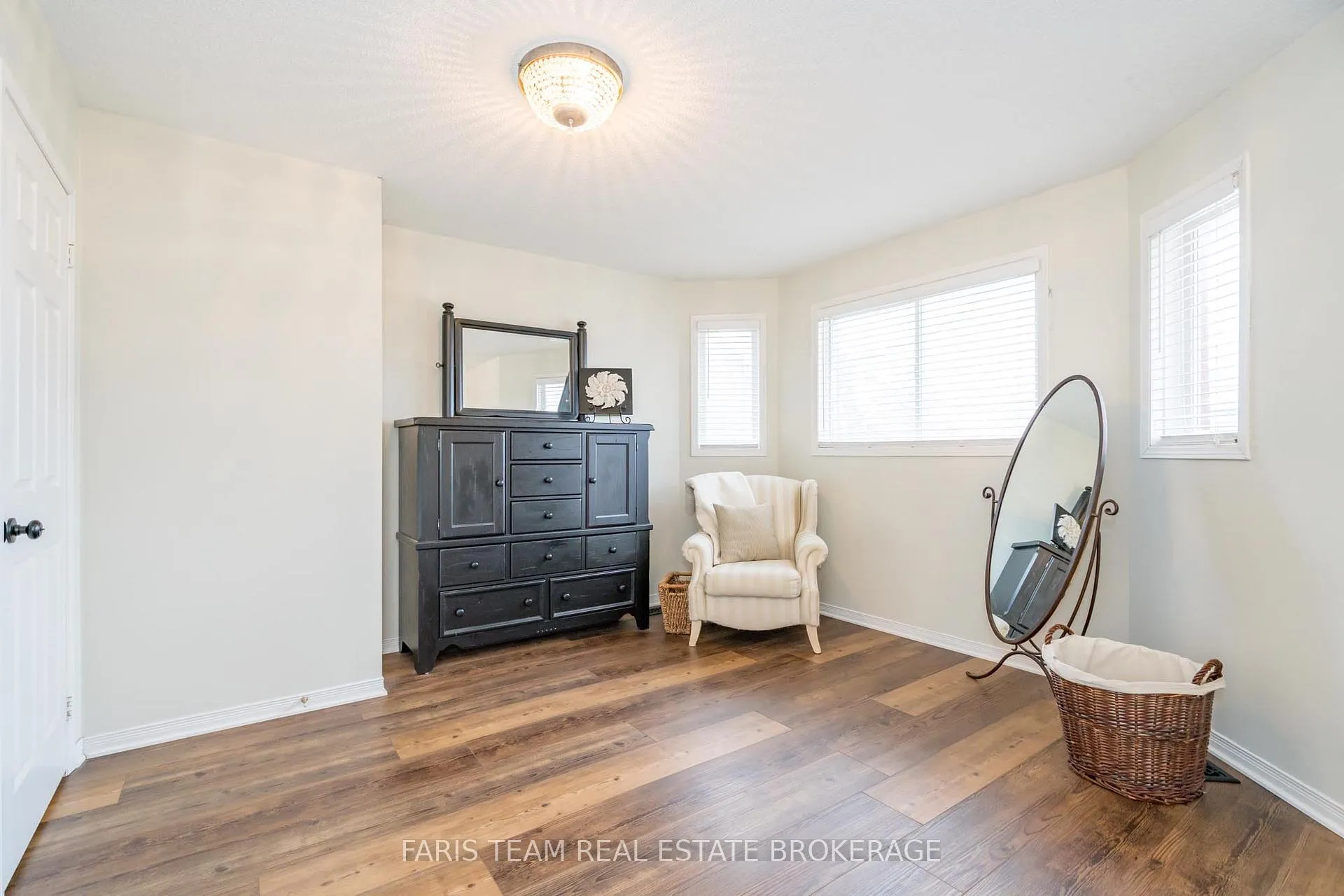 Photo 22 of 31 Etherington Crescent, Barrie, West Bayfield — HOMEH