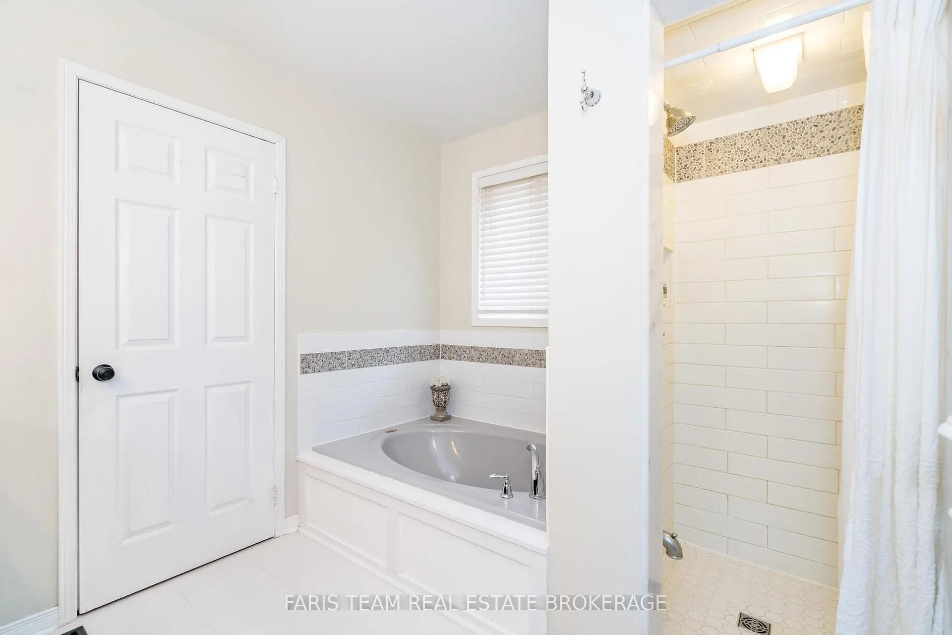 Photo 24 of 31 Etherington Crescent, Barrie, West Bayfield — HOMEH