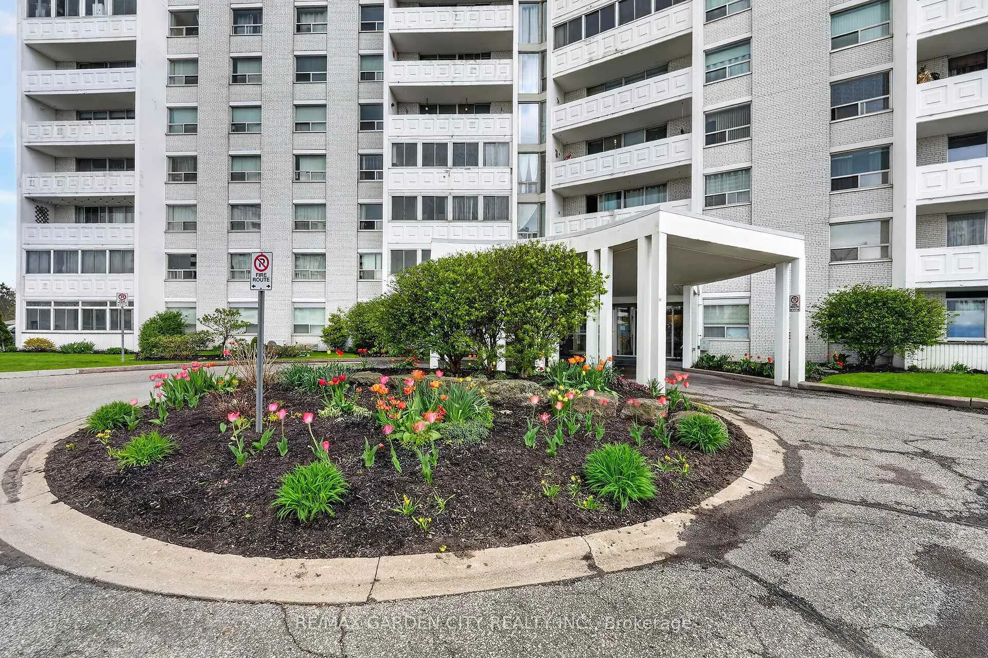 Photo 4 of Unit 106, 35 Towering Heights Boulevard, St. Catharines, Glendale/Glenridge — HOMEH