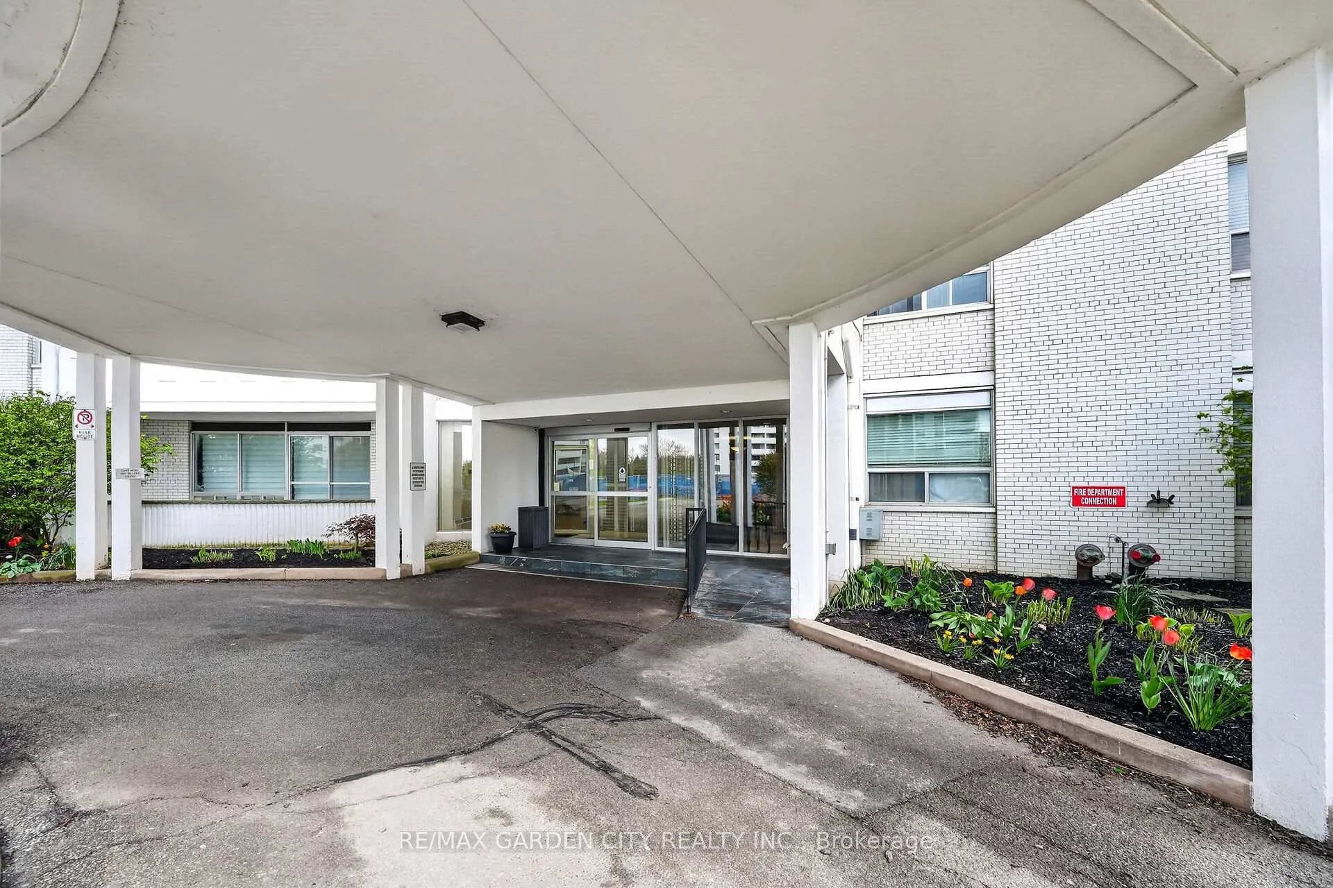 Photo 5 of Unit 106, 35 Towering Heights Boulevard, St. Catharines, Glendale/Glenridge — HOMEH