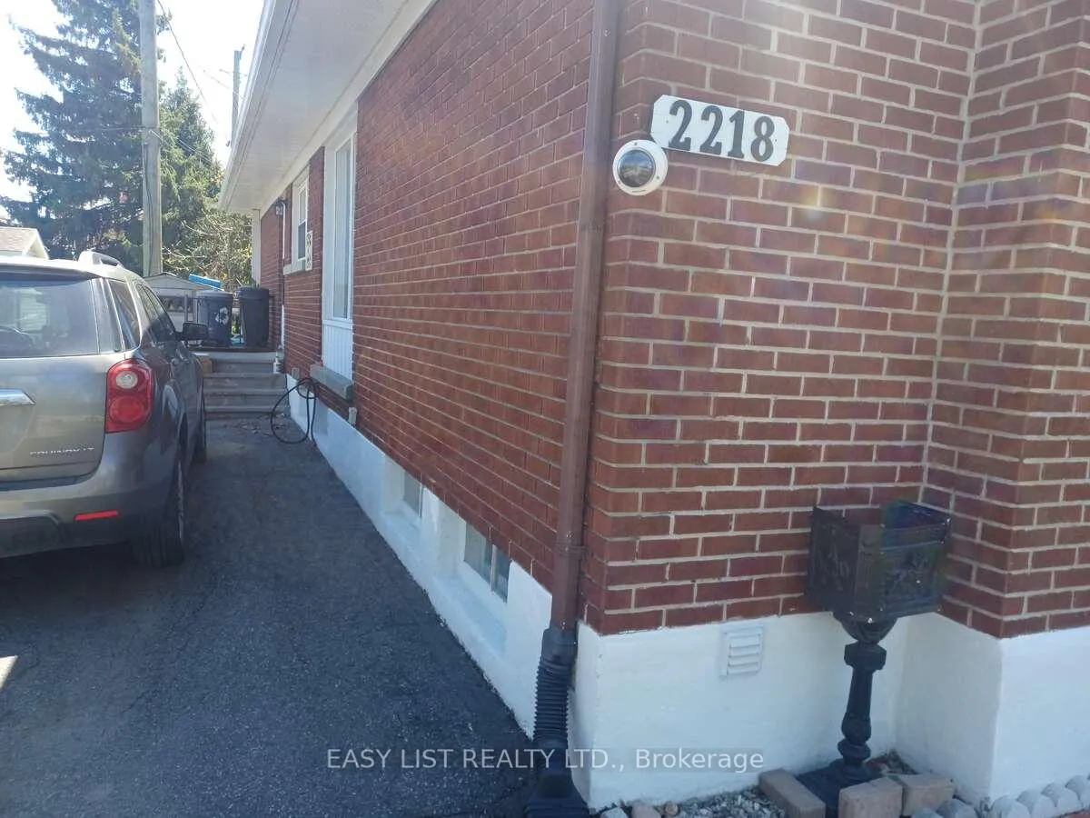 Photo 2 of 2218 Iris Street, Ottawa, Bel Air Park — HOMEH