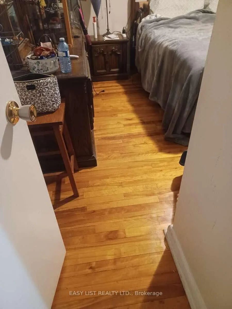 Photo 9 of 2218 Iris Street, Ottawa, Bel Air Park — HOMEH