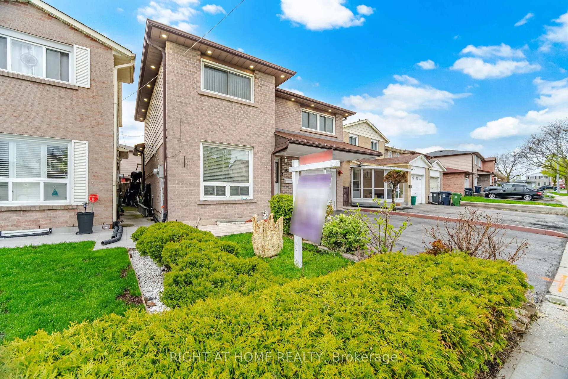 Photo 3 of 18 Mercedes Drive, Etobicoke, Mount Olive-Silverstone-Jamestown — HOMEH
